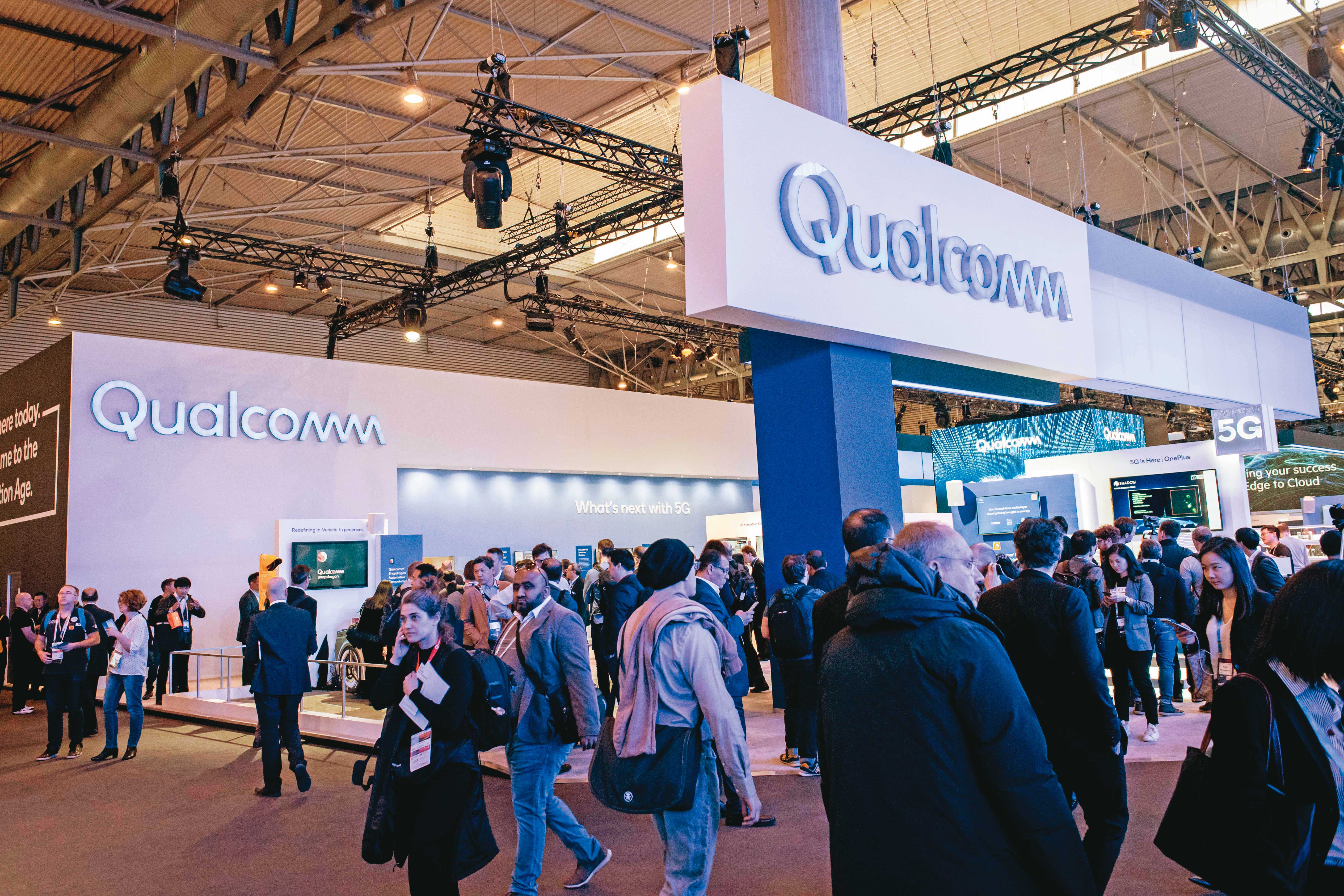 考量經濟下滑風險，布局現金流充沛的產業龍頭公司債，相對穩健。圖為全球手機晶片領導廠高通。（東方IC）