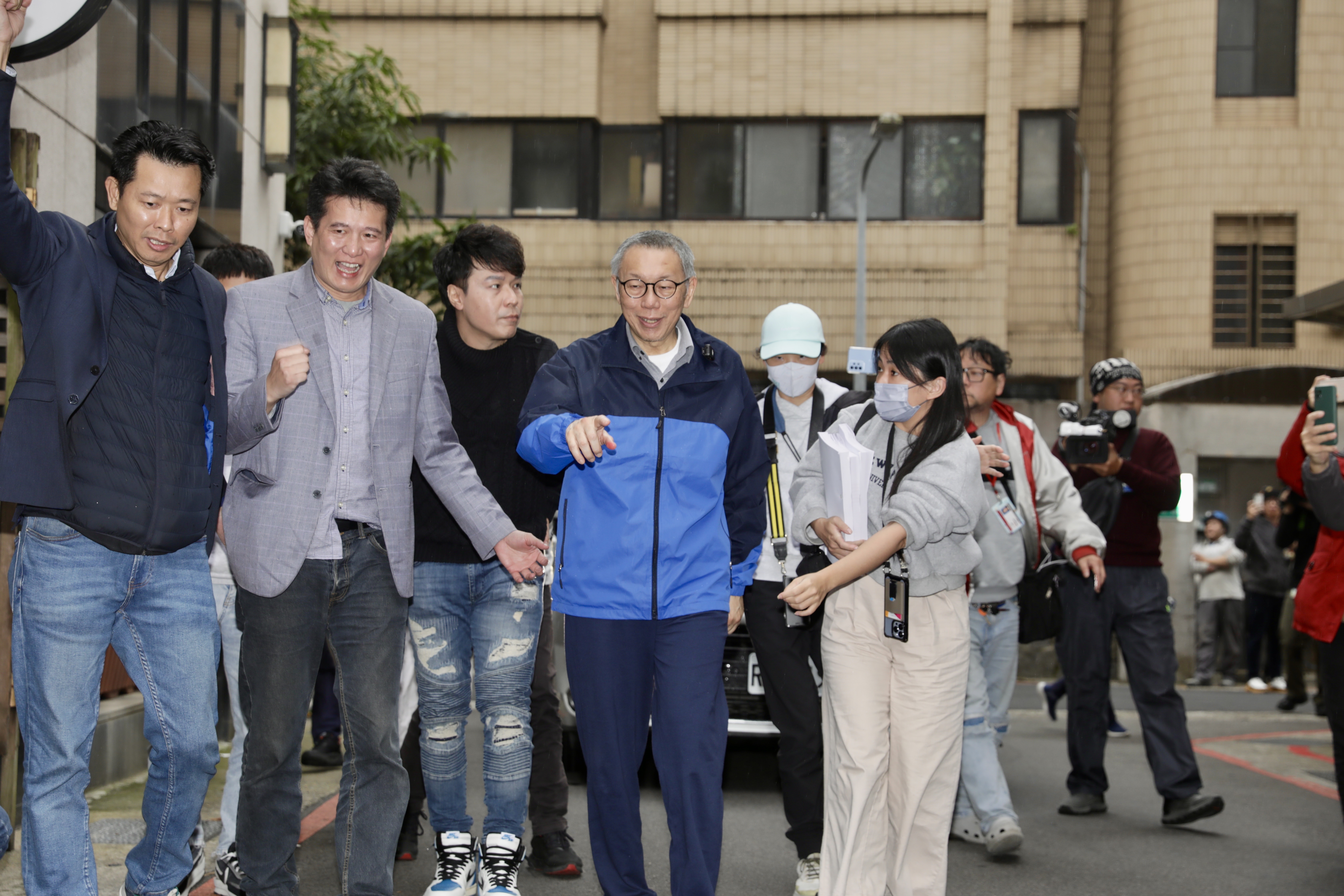 柯文哲涉入京華城容積、政治獻金案，遭台北地檢署正式起訴。