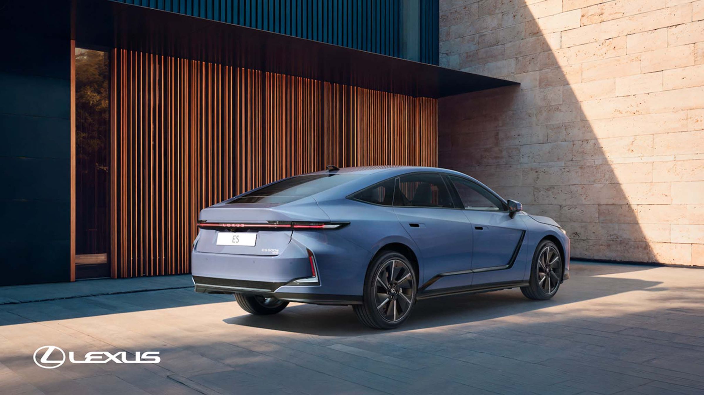 大改款的ES一共四種車型,預售價180萬起。