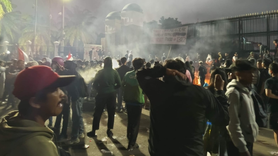 印尼示威暴動已釀8死。（翻攝自X@iKoneksimedia）