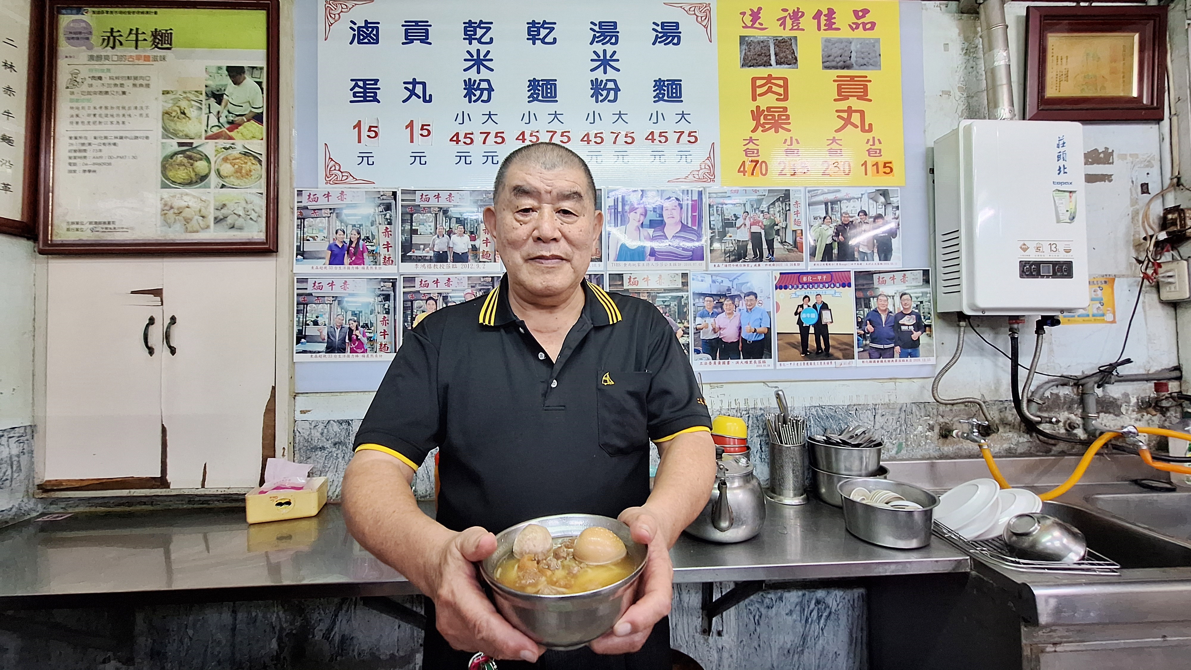 廖學林承襲父業，守候在麵檯前已有63年之久。