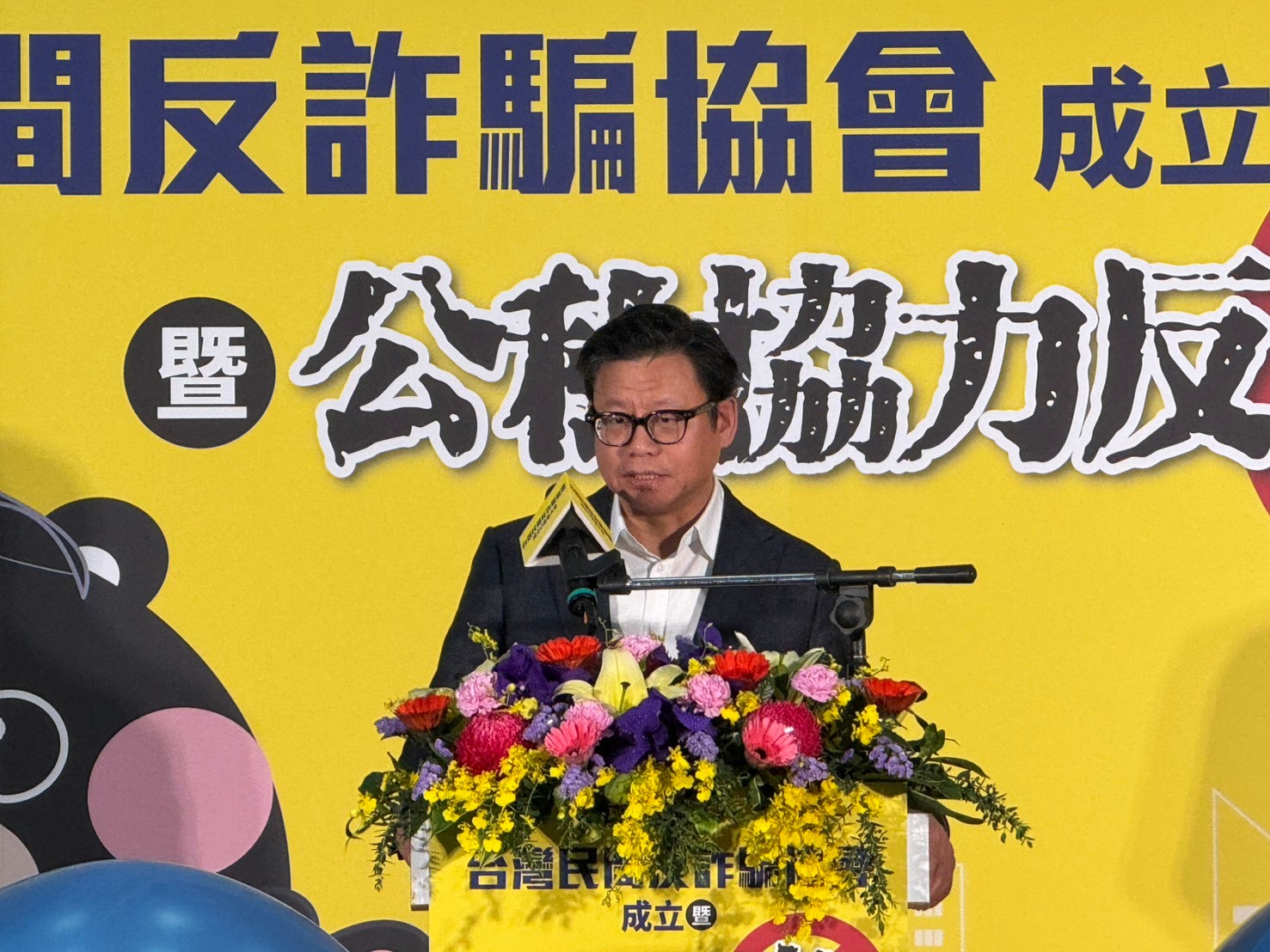 台灣反詐騙協會理事長許良源認為，臉書未善盡社會責任間接成詐團幫凶，正研議對其台灣分公司提告。（台灣民間反詐騙協會提供）