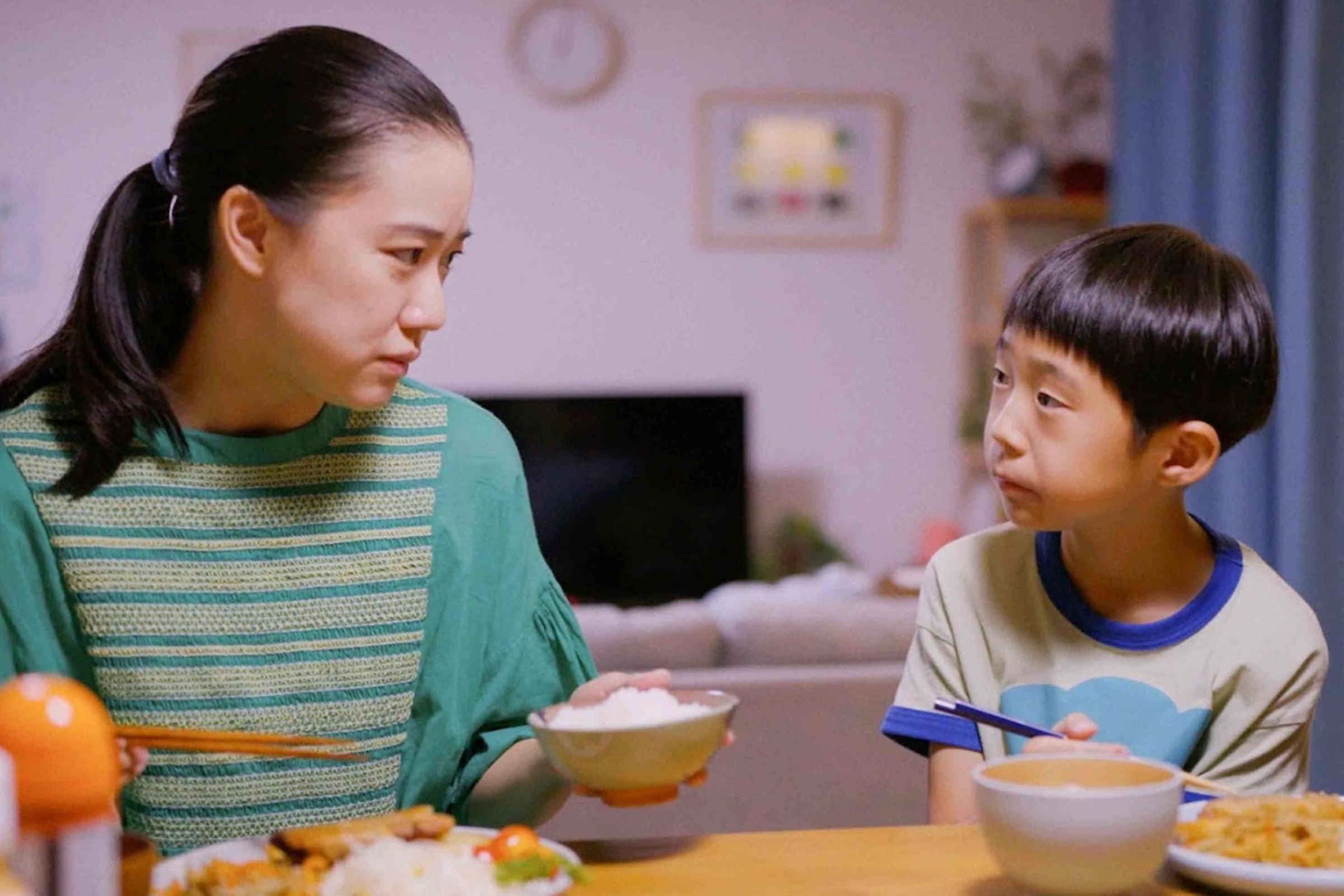 大滿貫影后蒼井優（左）晉升人母後，在《普通的孩子》飾演一位母親。（天馬行空提供）