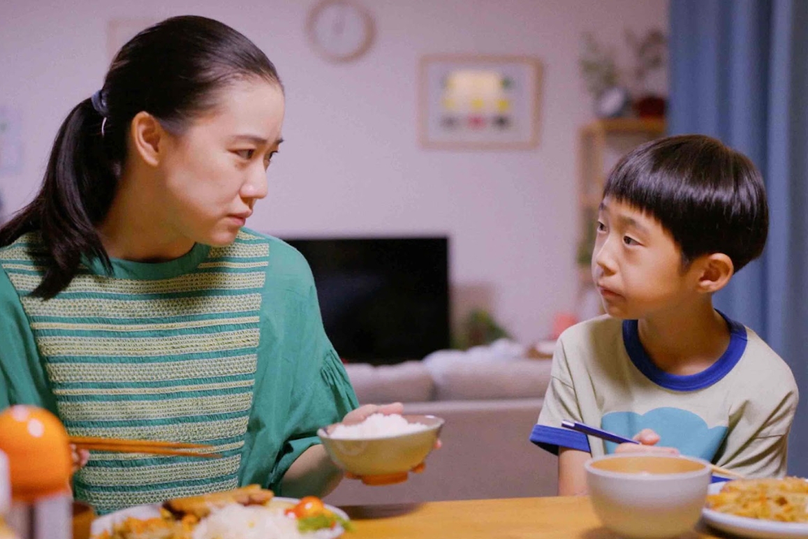 大滿貫影后蒼井優（左）晉升人母後，在《普通的孩子》飾演一位母親。（天馬行空提供）