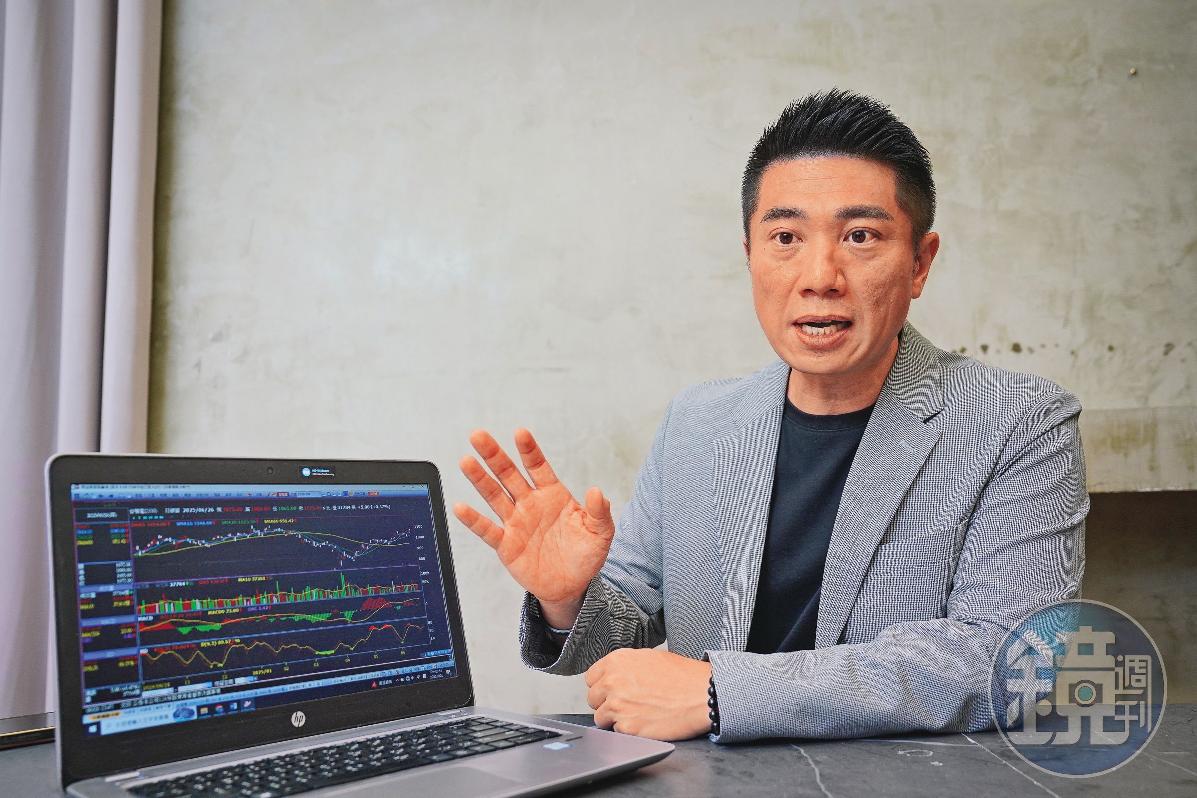 陳威良堅守「543選股」,跟著主流咬住強勢股,滾出億元身價。