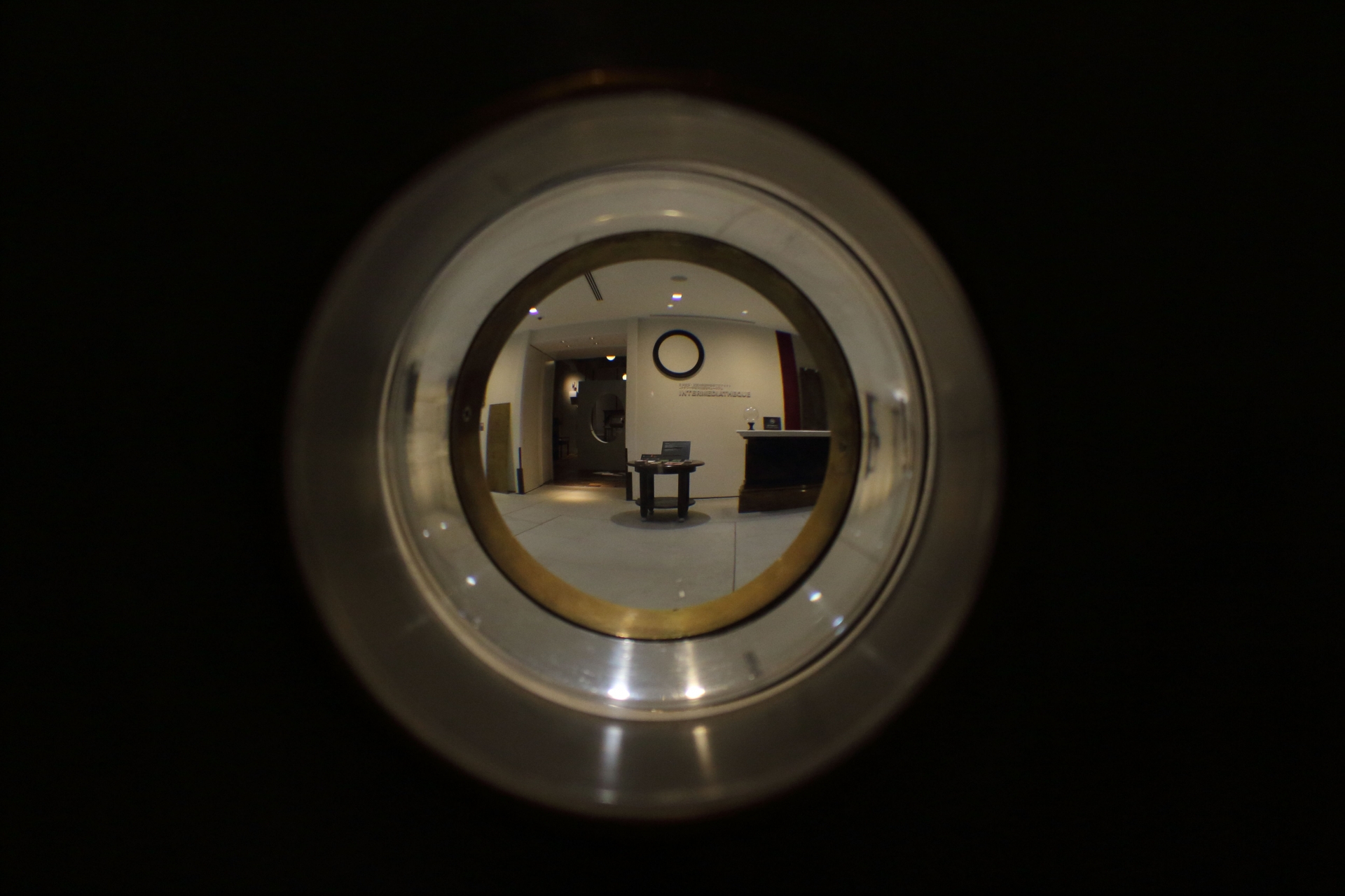 中國許多偷拍網站在境外社群平台運作，網友只需支付台幣1千多元就可以偷看陌生人的隱私。（示意圖，photoAC）