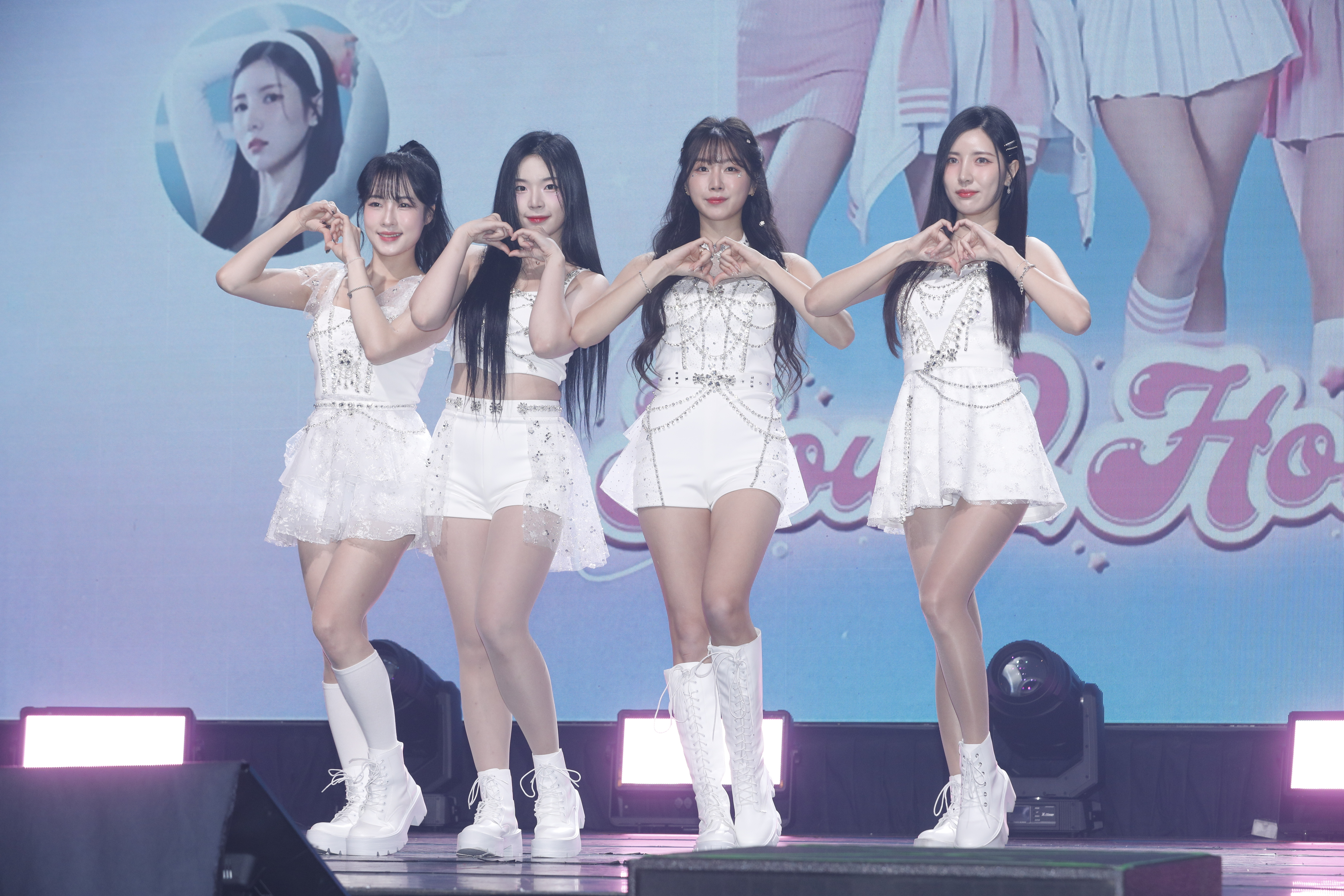 安芝儇、南珉貞、趙娟週與朴旻曙，今年3月舉辦粉絲見面會。