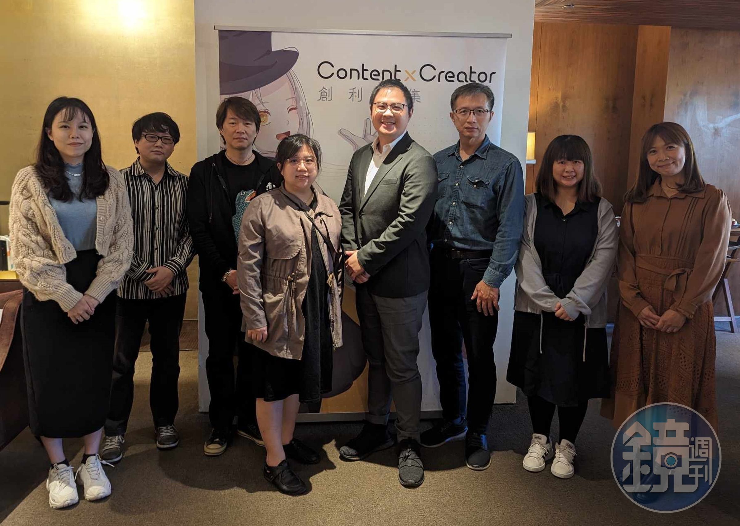 CxC舉行成立二週年媒體餐敘,左起為小說家花於景、漫畫家吐崽子、蓋亞文化漫畫部總編輯李亞倫、創利內容共同創辦人王潔英、陳宏睿、未來數位總編輯黃任遠、漫畫家蝦米、長鴻出版社部長陳姿均。