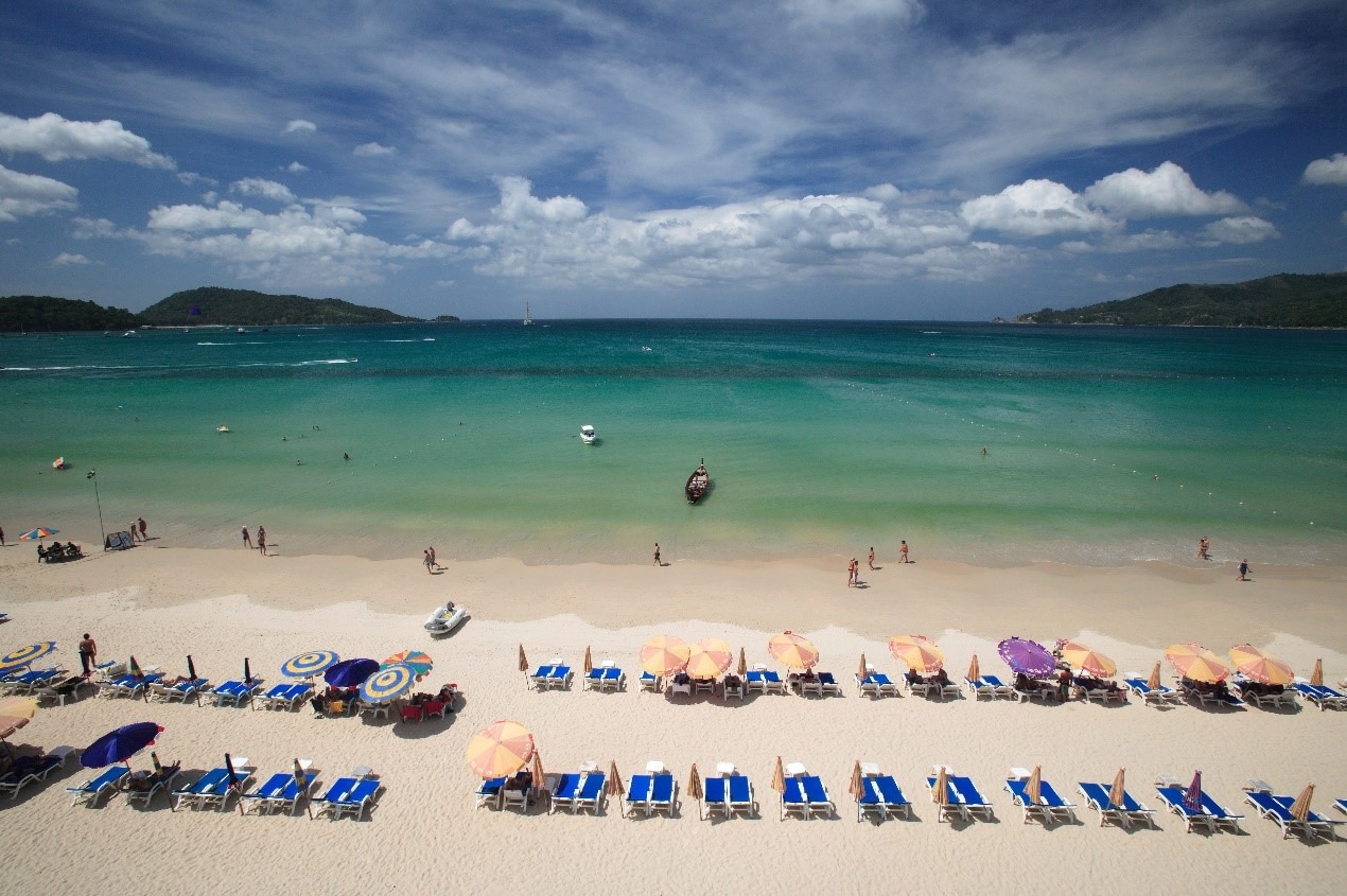 普吉島變「荒淫海戰勝地」，潮水真的太鹹溼了！當地人崩潰。（翻自泰國觀光局網站）