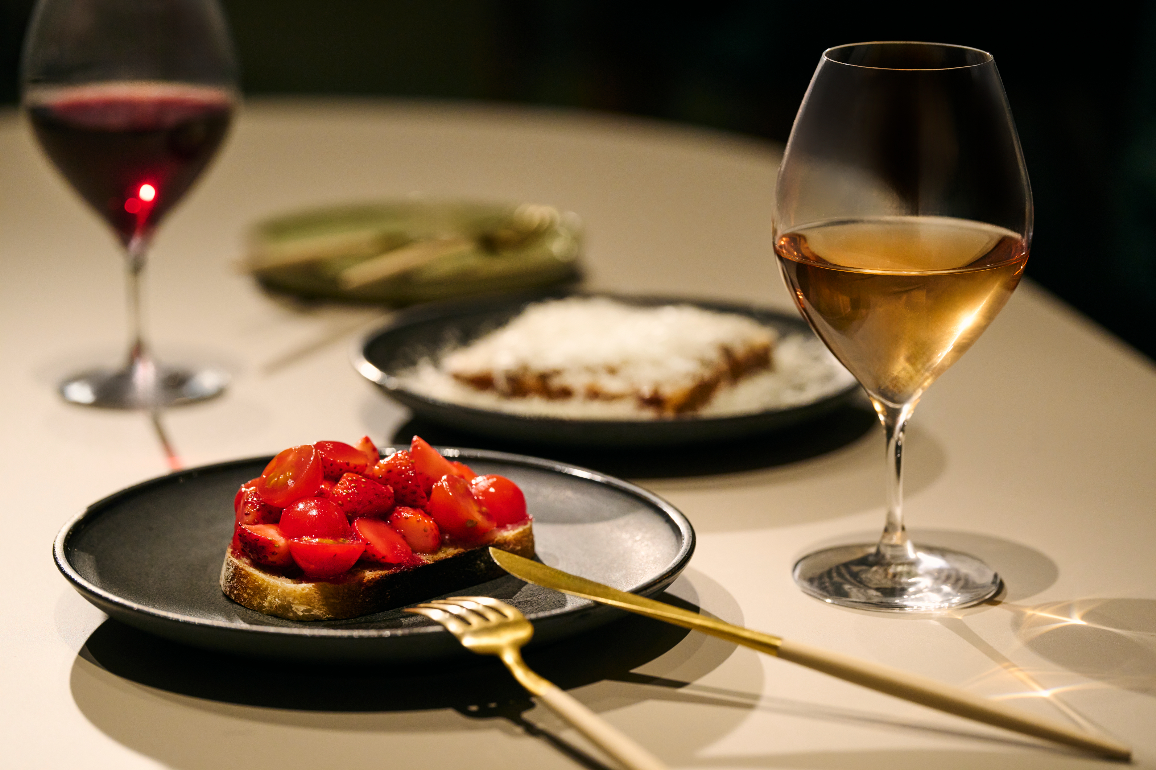夜晚可體驗「麵包佐酒」的獨特風味。（星野集團提供）