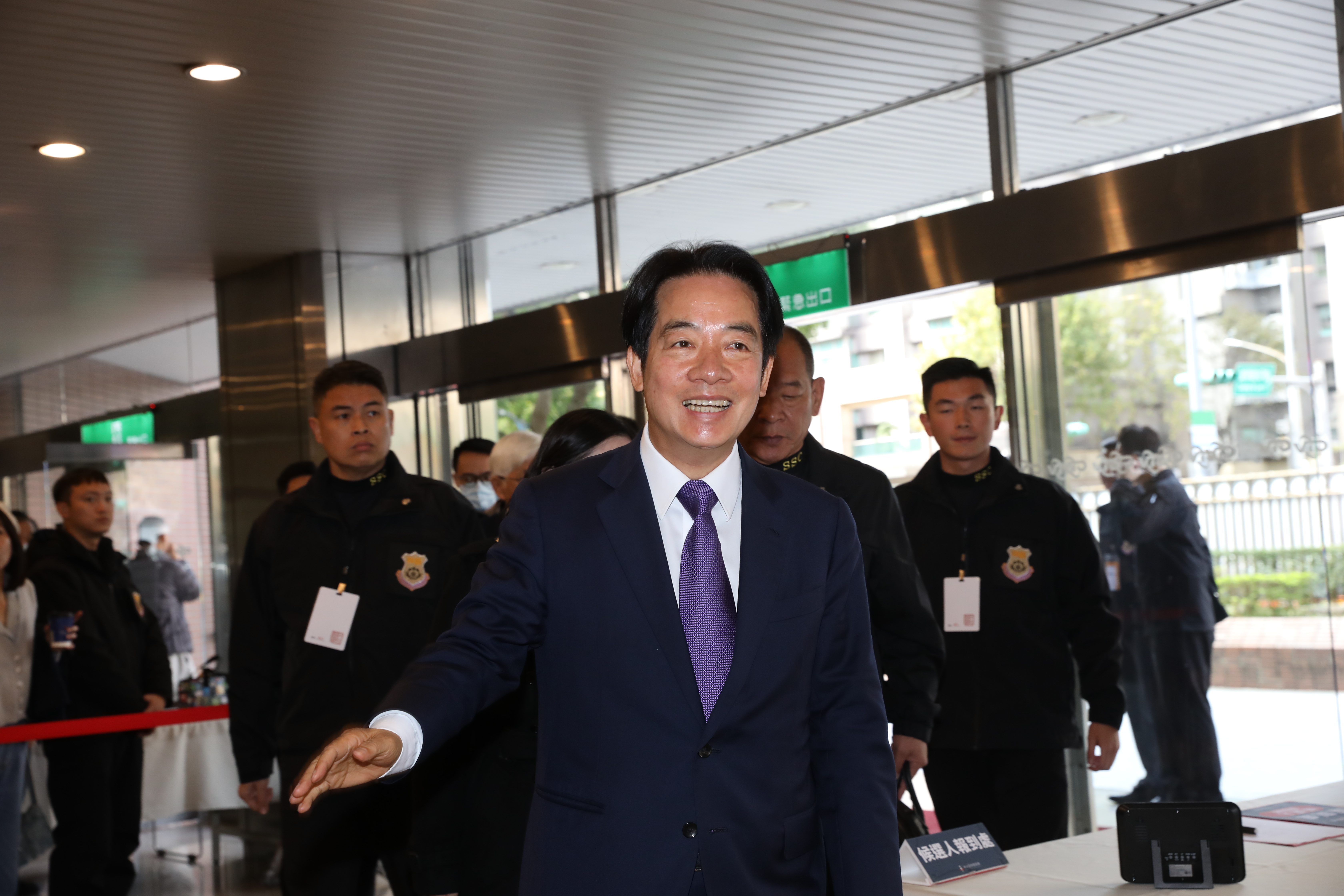 賴清德提出針對老中青的政策,稱要政府在人生每個階段都要當人民的後盾。