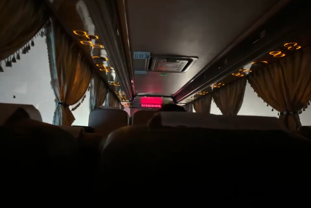 風速強勁、視線極差，乘客直呼這趟根本像坐「3小時海盜船」。（翻攝自threads @oscarou_0630）