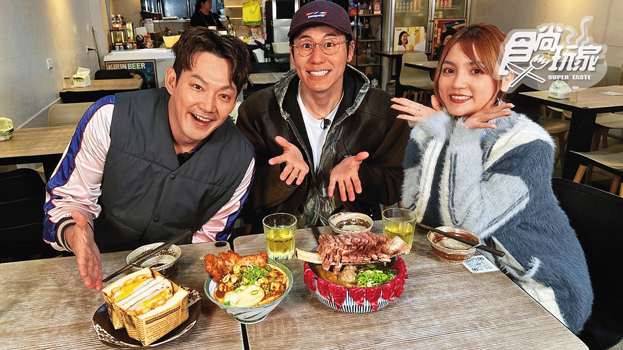 威廉（左起）和風田、朵拉主持的《食尚玩家》拿下收視冠軍，接下來將由朵拉和風田繼續主持。（翻攝自《食尚玩家》臉書）