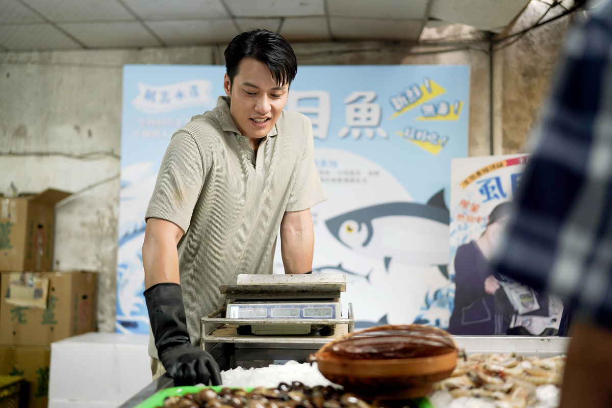 《阿叔》張睿家劇中開發新型虱目魚產業。（華視提供）