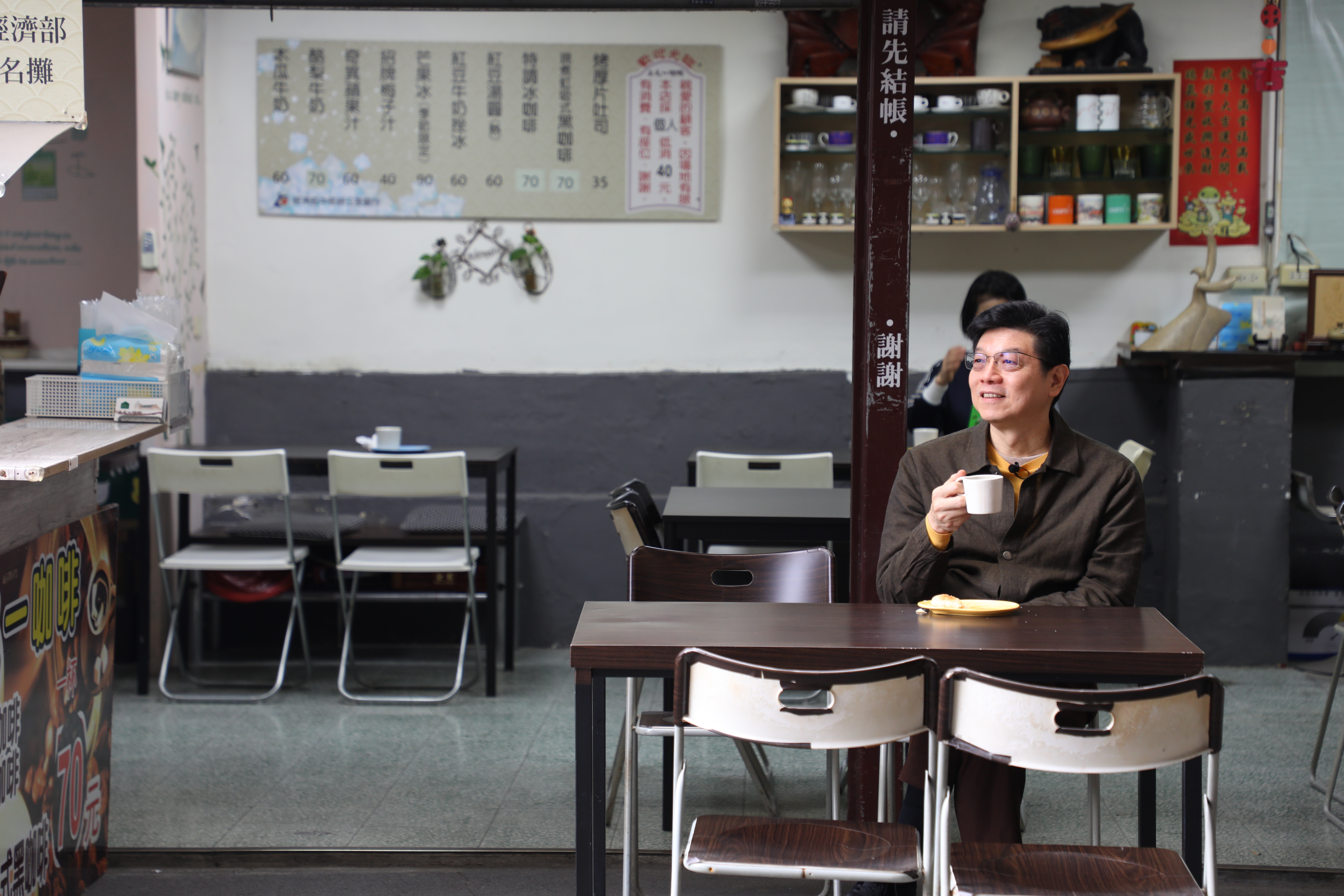 裴社長走遍全台灣吃小吃，在台中第二、第三、第五市場裡挖掘獨屬於中台灣的飲食文化。