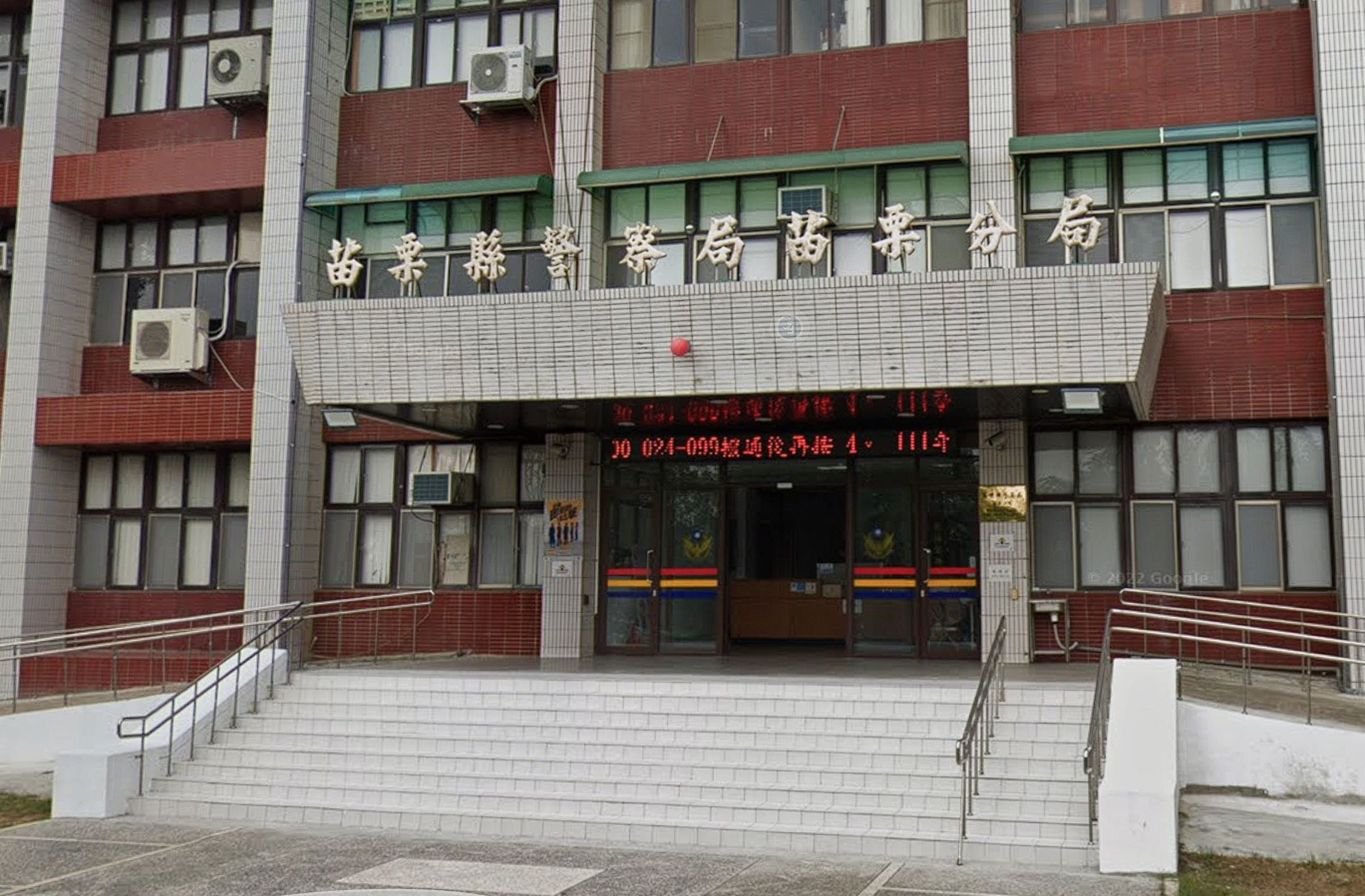 苗栗一名獨居男子陳屍家中,警方循線拘提2名曾到其家中飲酒的男子進行偵訊,釐清案情。(翻攝自Google Maps)