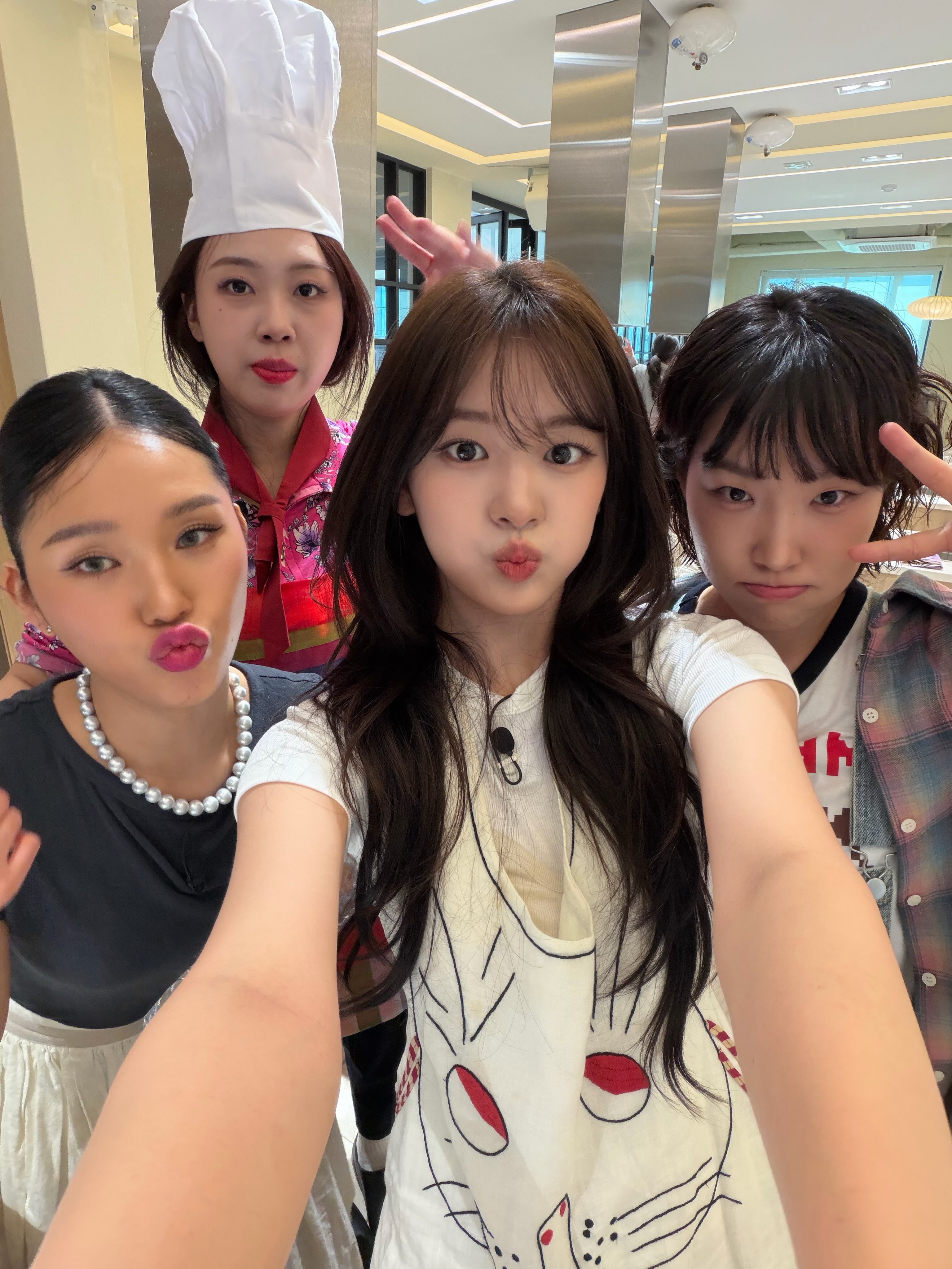 MIMI、李泳知、安兪真、李恩智對待《宇宙年糕店》是真心的（翻攝自安兪真IG）