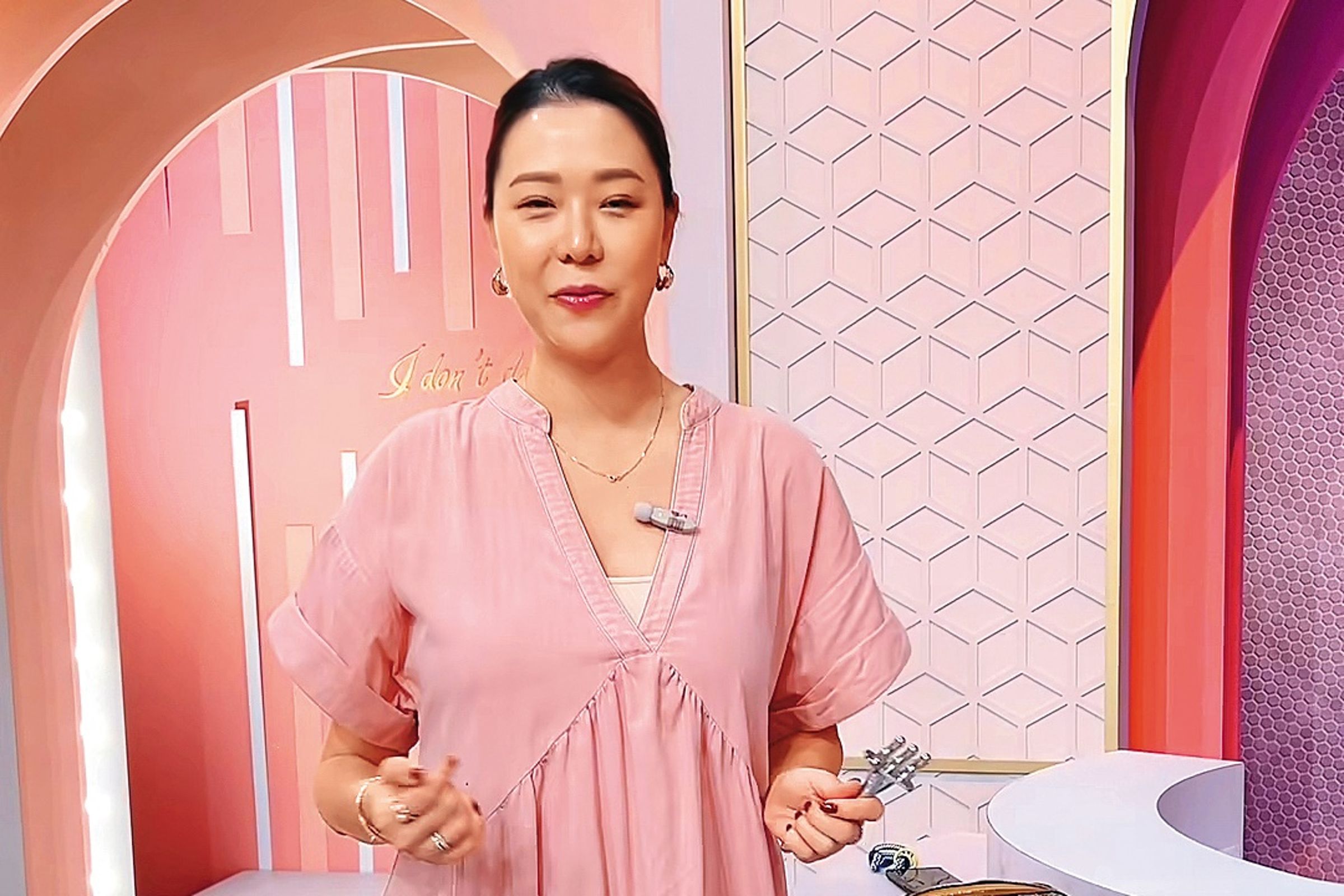 穿寬鬆娃娃裝上《女人我最大》，林又立已經懷孕4個多月。