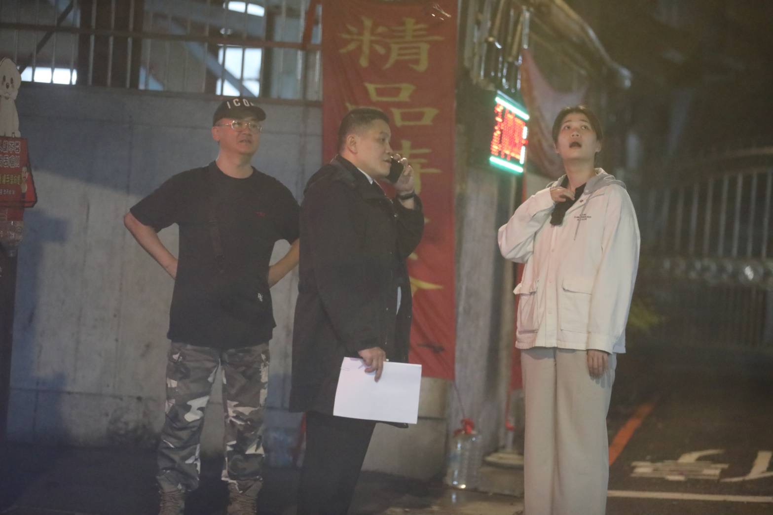 吳哲銘被撤銷假釋前1日即離家，但家中燈火通明，讓警方上門撲空。