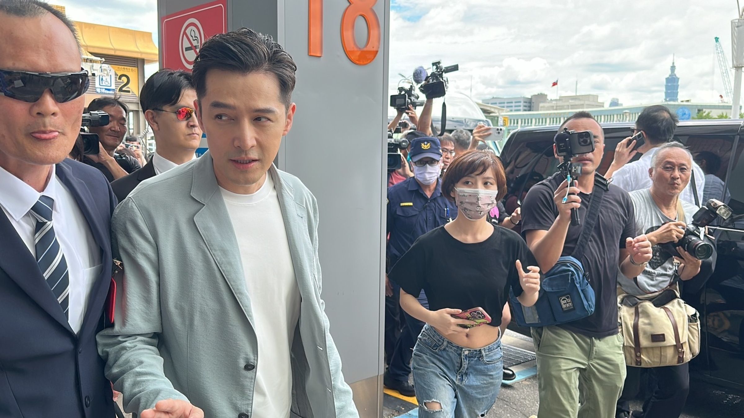 胡歌來台參加對話青年座談會。(翻攝微博)