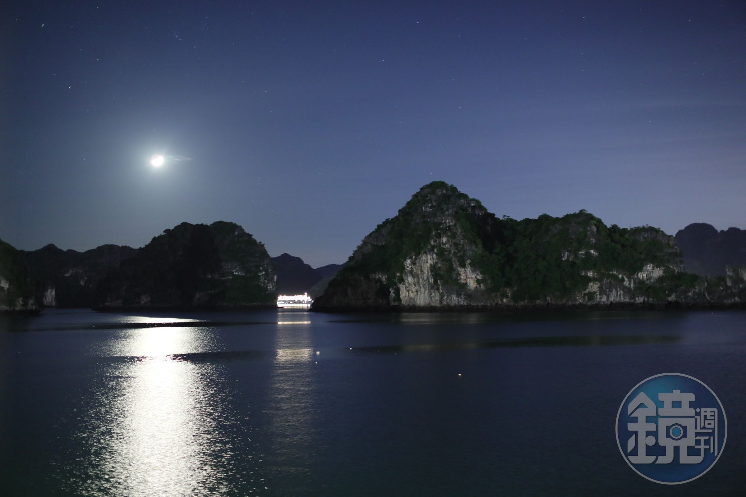 這一夜我們就在船上賞月、賞星星。