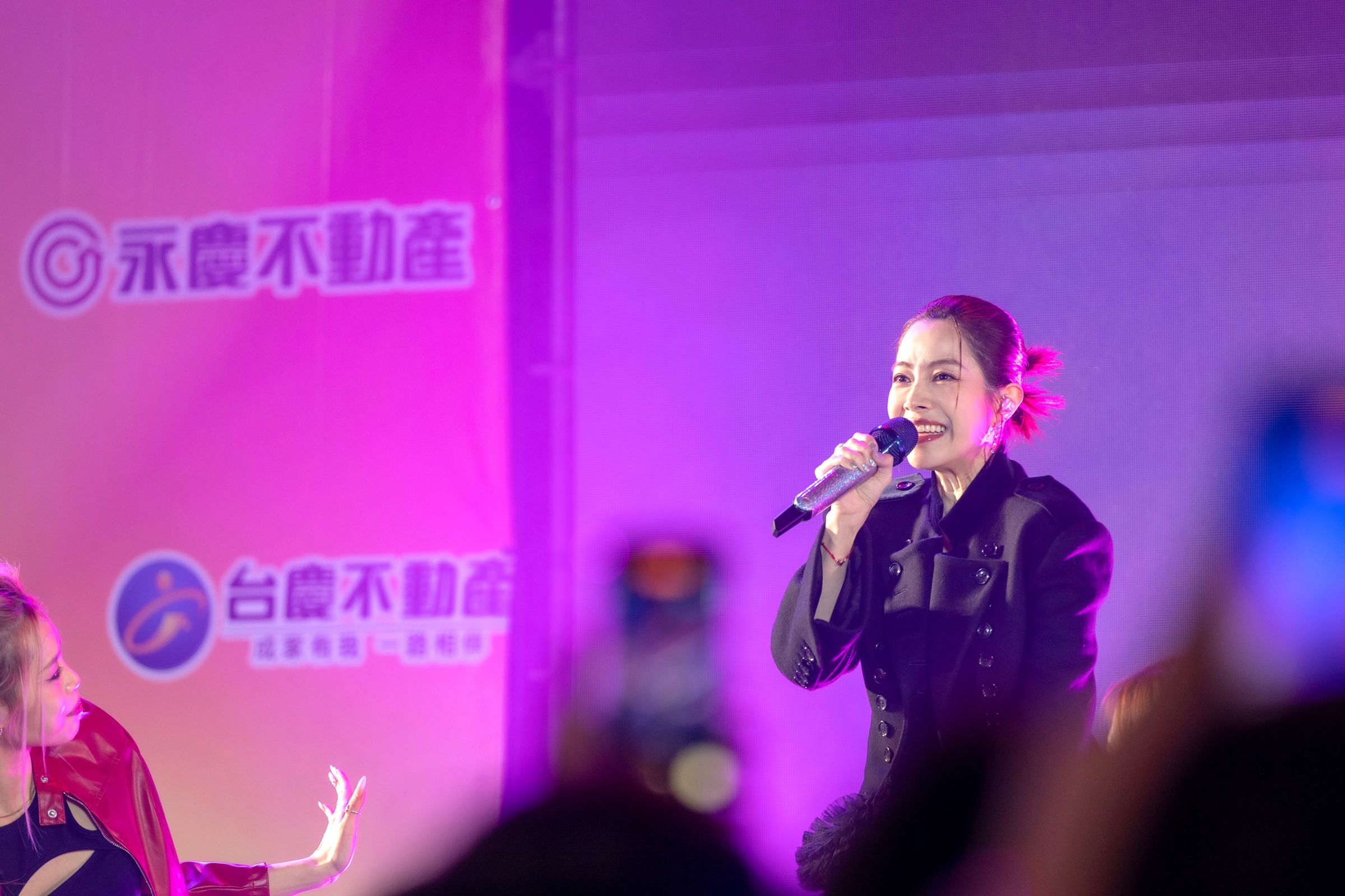 平民天后徐懷鈺帶來多首經典神曲,引發全場6千多人陷入回憶殺!圖片來源:永慶房產集團