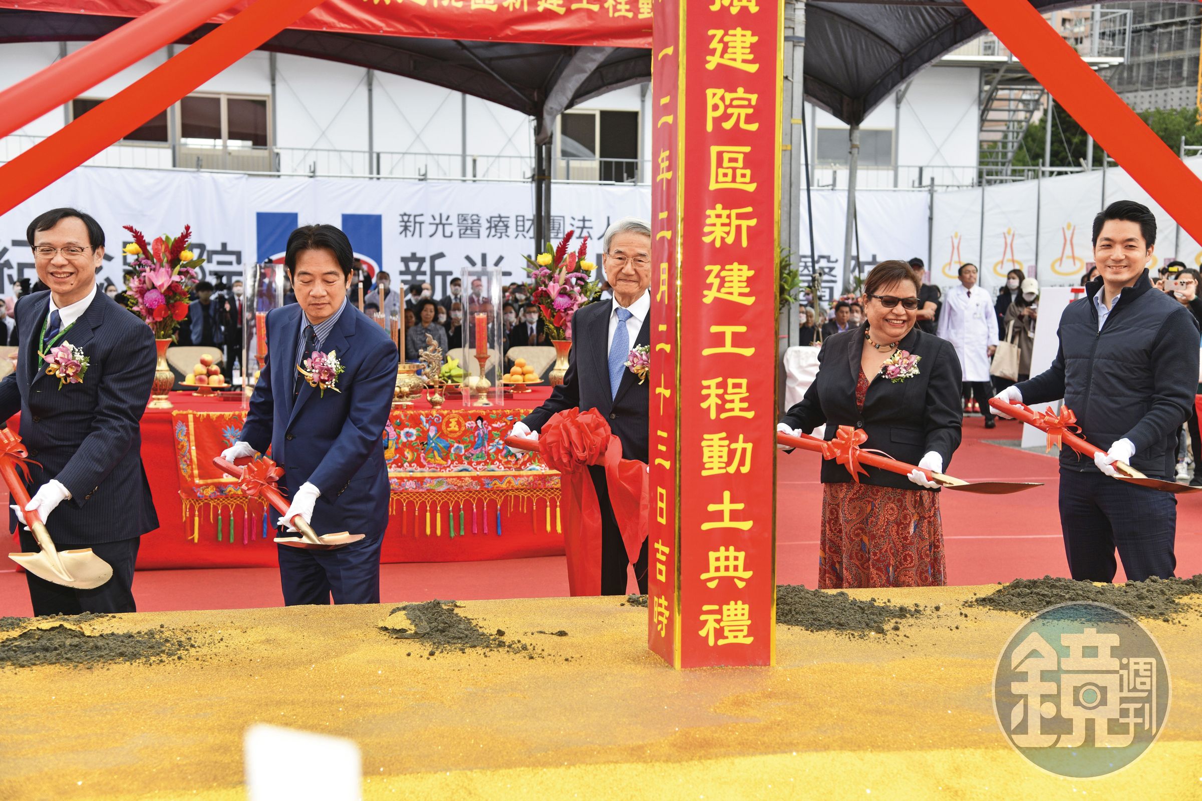 新紡土地開發隨吳東進和侄兒重修舊好,近期已有部分興建醫院新大樓。