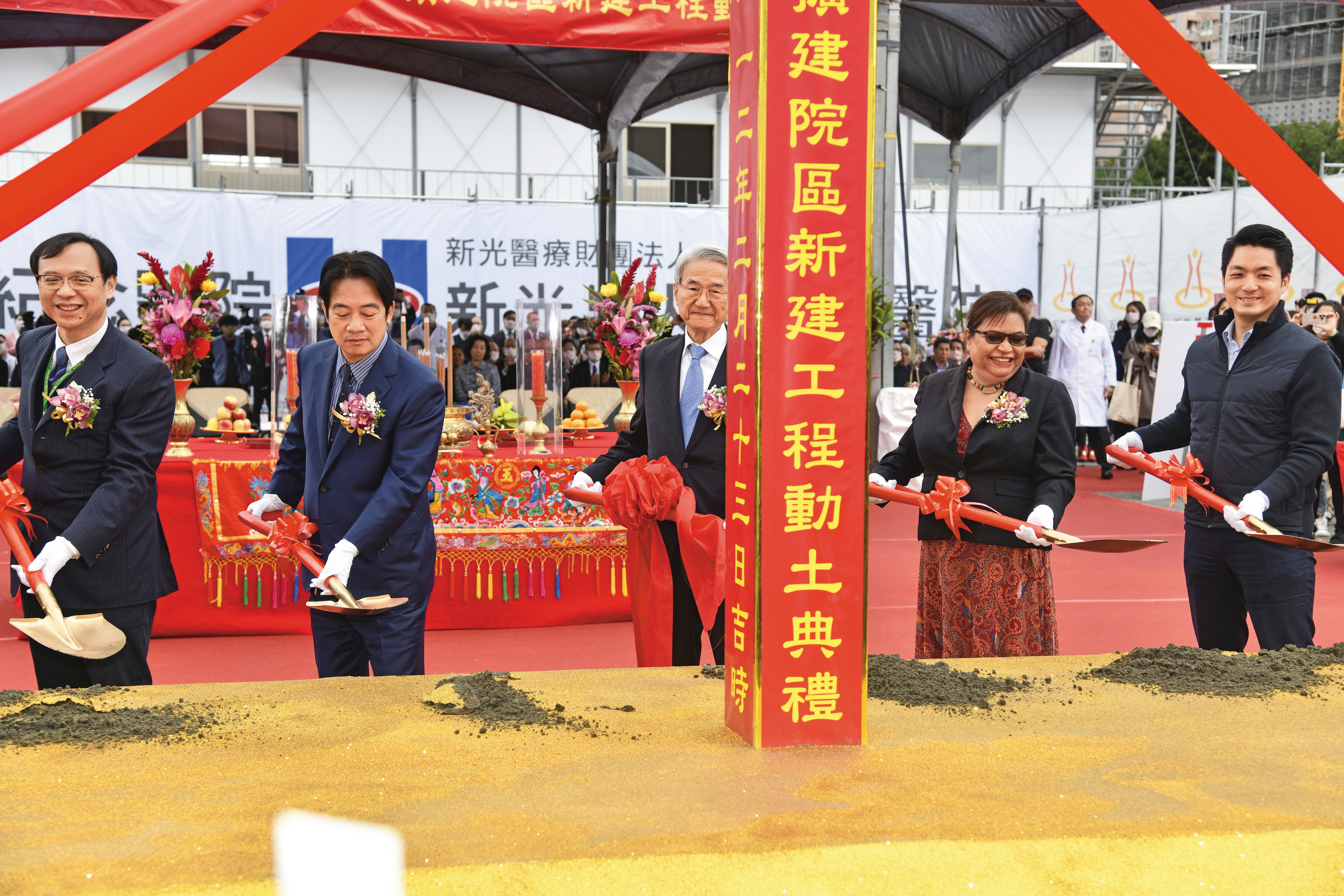 新紡土地開發隨吳東進和侄兒重修舊好,近期已有部分興建醫院新大樓。
