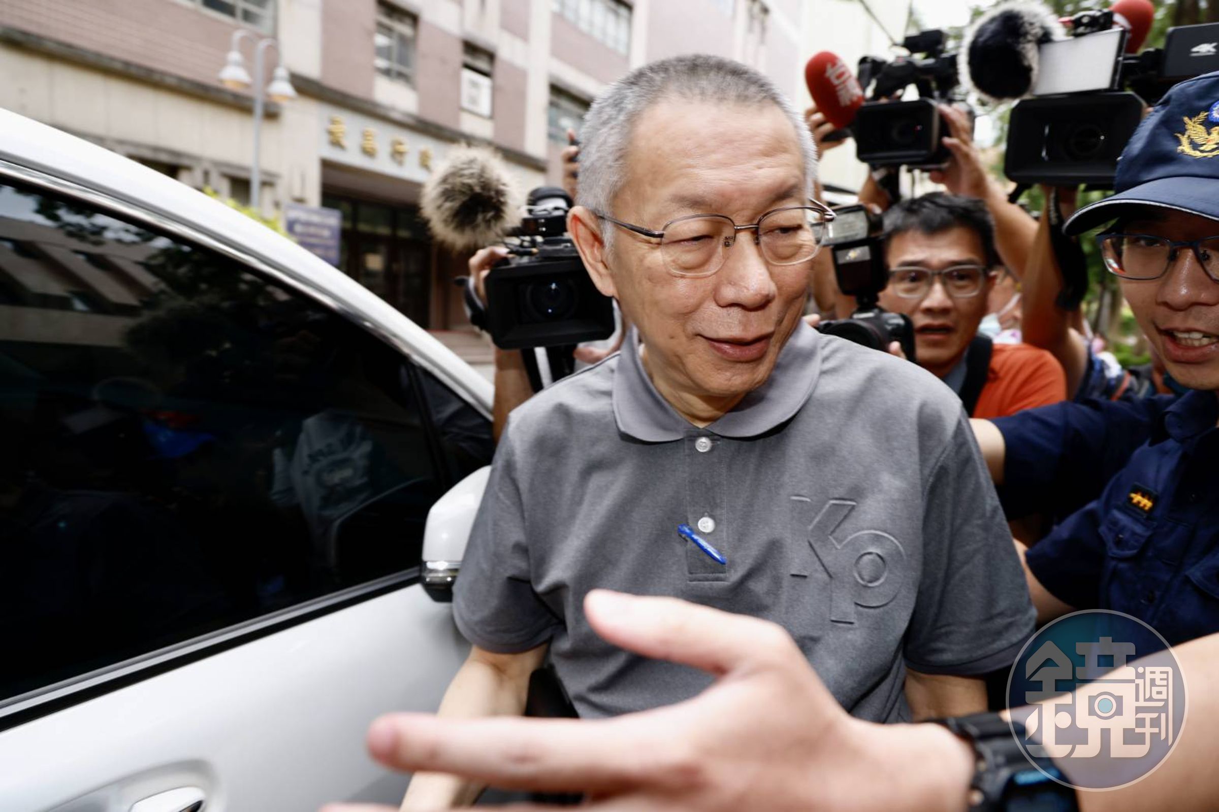 林智群今於臉書談到清潔隊員贈電鍋涉貪案件，反問也涉貪的前台北市長柯文哲「清清白白？」