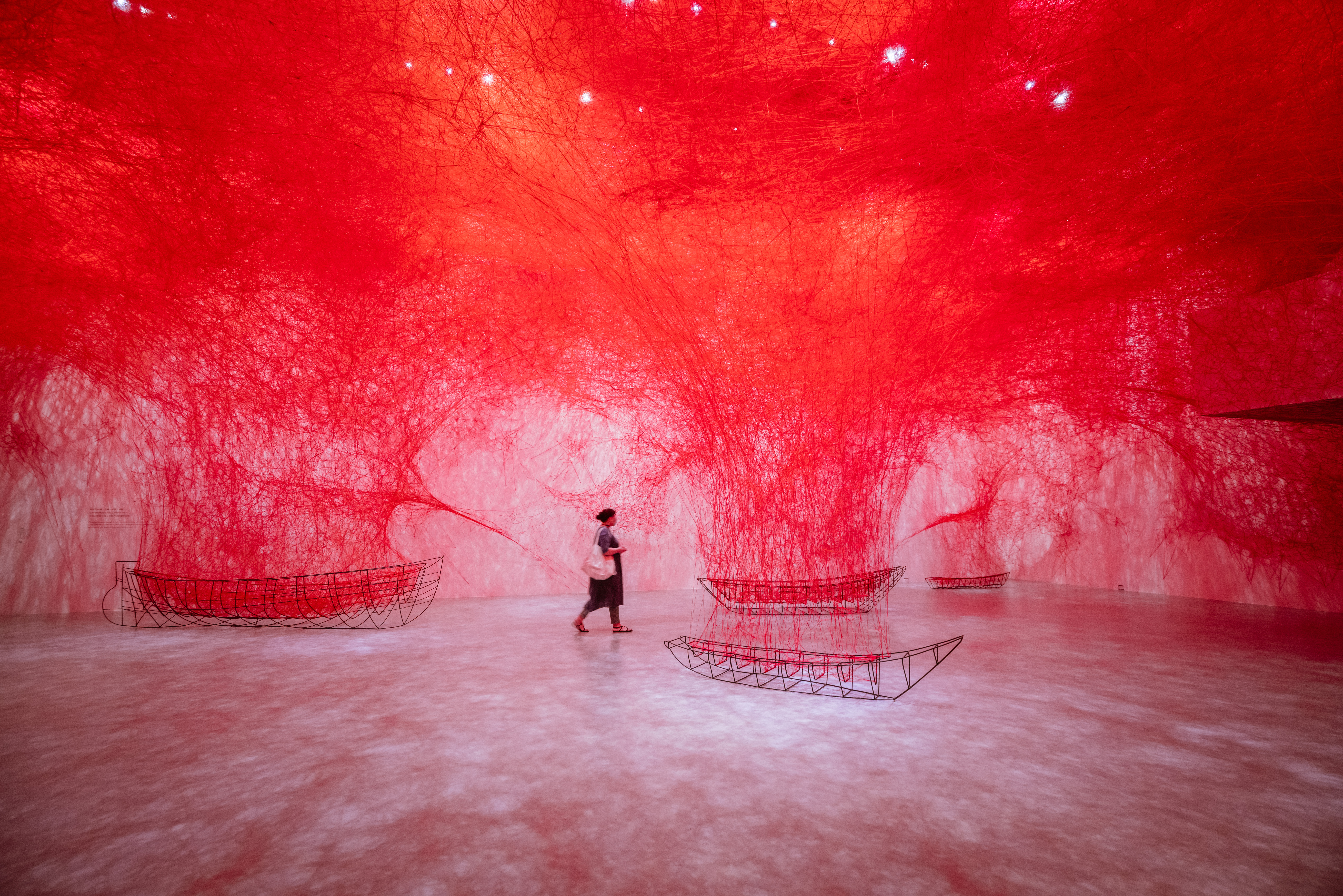 2021年疫情嚴峻，北美館與ARTOGO合作，將《塩田千春：顫動的靈魂》其中8件大型裝置藝術製作成數位展。