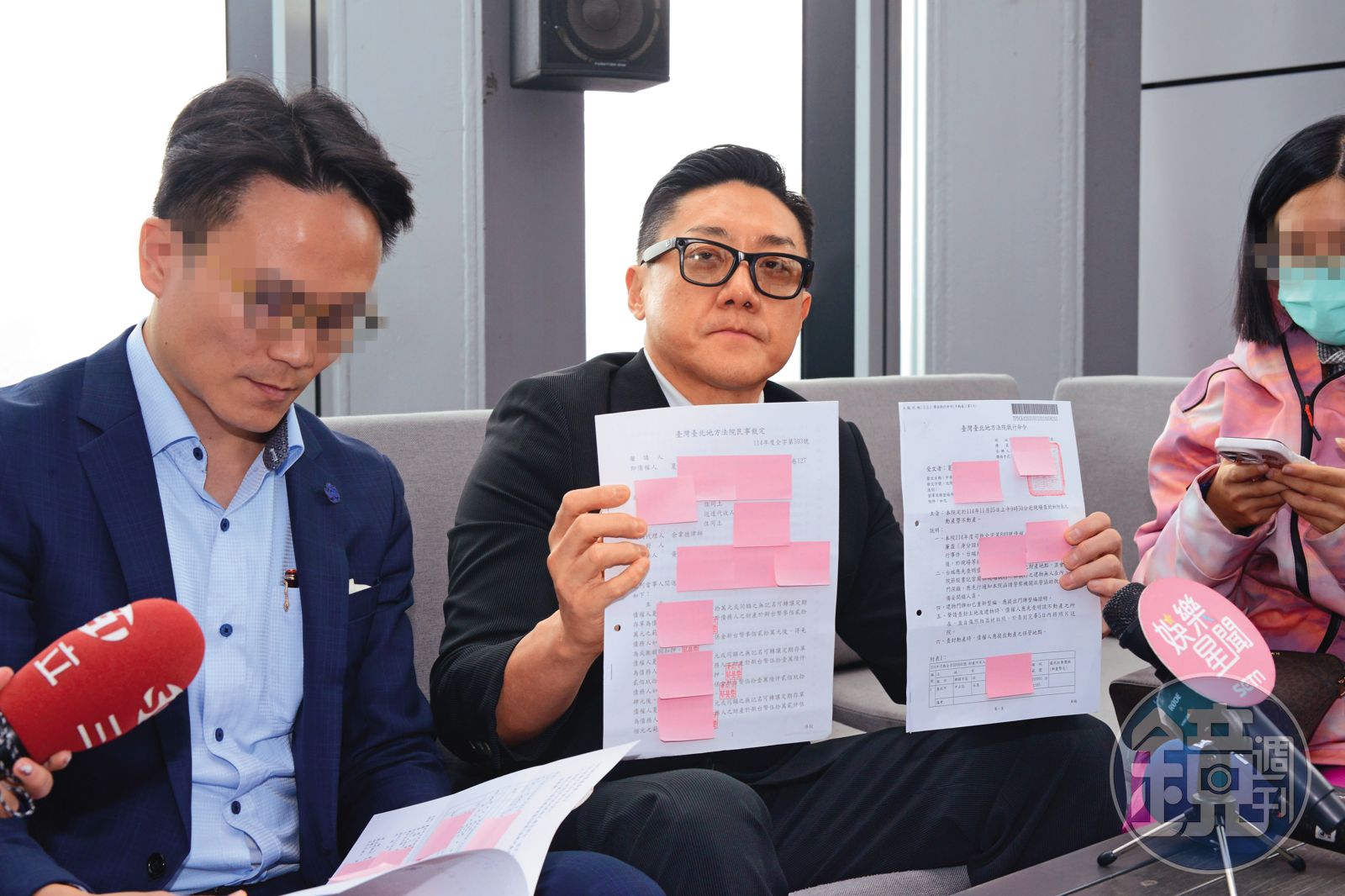 夏天倫召開記者會，控訴黃廉盈完全沒有照顧家人，還在離婚後偷走了家人220萬元的紅包