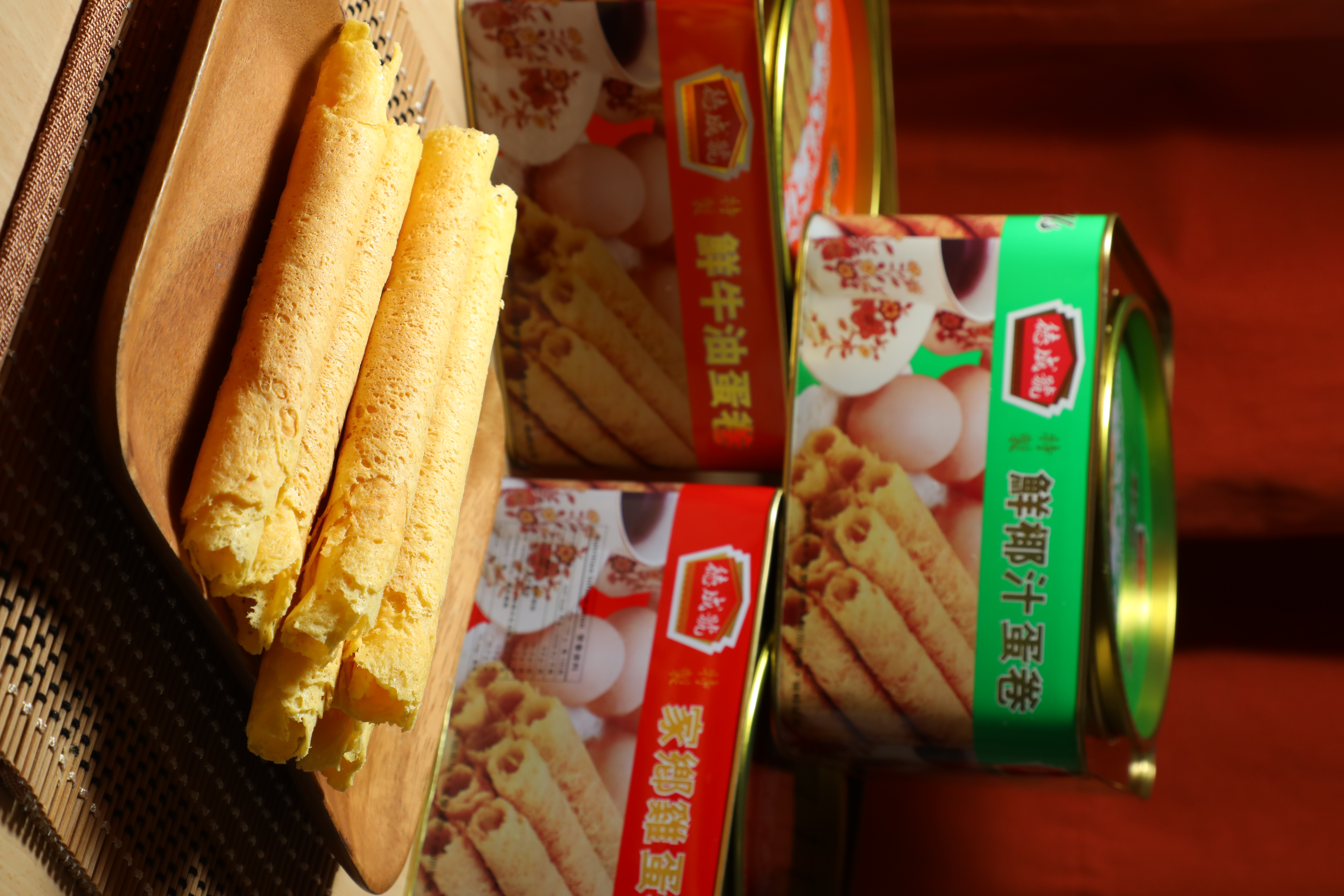 德成號僅售3種口味，「家鄉雞蛋卷」（港幣239元／大盒、港幣125元／小盒）、「鮮牛油蛋卷」（港幣247元／大盒、港幣130元／小盒）、「鮮椰汁蛋卷」（港幣254元／大盒、港幣134元／小盒）。