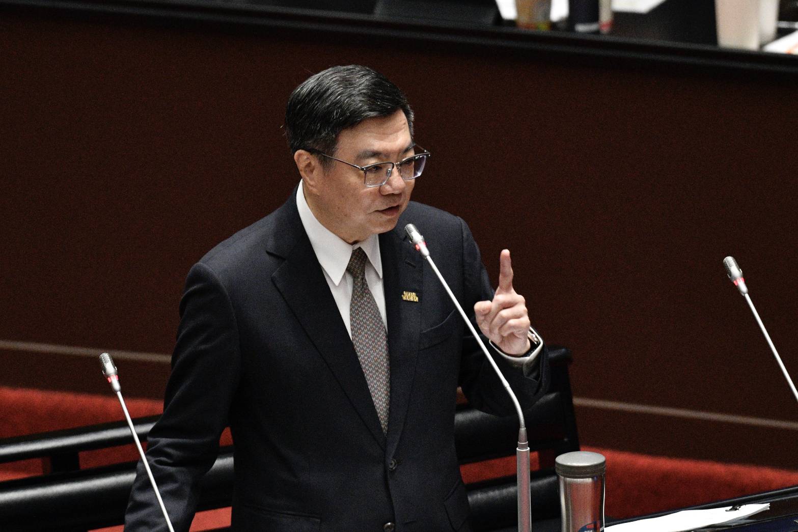 藍委觀察，民進黨有意轉守為攻，一旦綠行政、立法聯合出擊，屆時將上演不對稱戰爭。（本刊資料照）