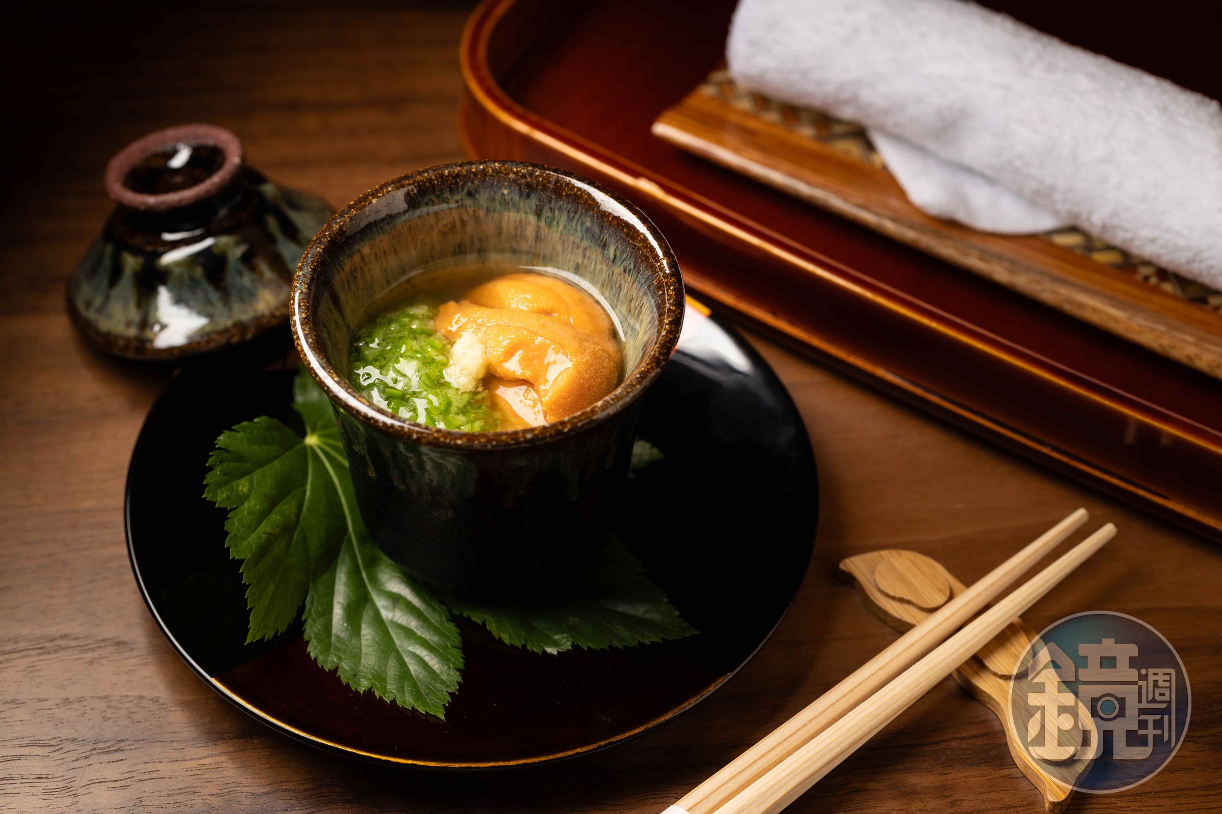 「山藥細麵」將刀工發揮到不同境界,切絲的日本山藥纖細如麵,搭配高湯與秋葵泥製成的芡汁,滑溜口感中帶著清爽脆口的層次,令人感受到口中的煥然一新。