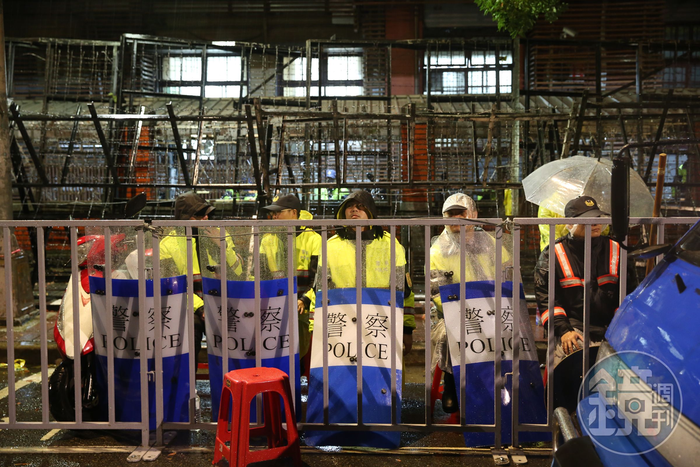 藍白以警消工作風險、辛勞程度高為由,調高退休警消的所得替代率至最高80%,引發各界議論。(示意圖,本刊資料照)