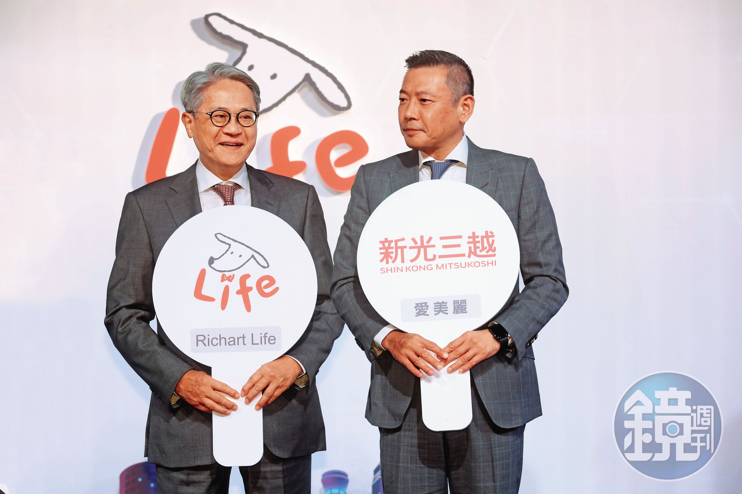 吳東亮（左）力挺堂侄吳昕陽（右）接棒，掌新光三越董座大位。