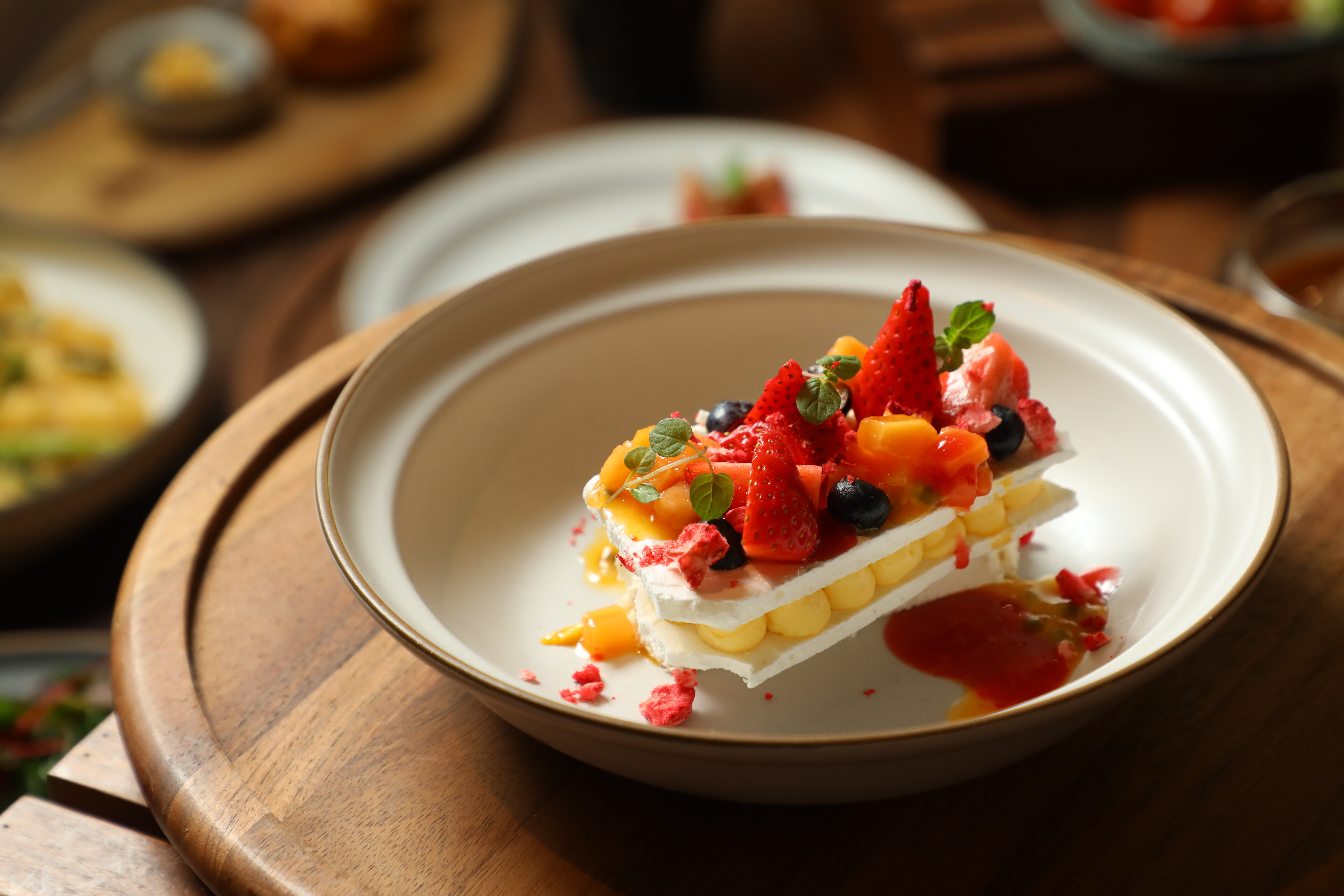 台北大直人氣早午餐店「CHALET V」與紐西蘭名廚Chef Michael Meredith聯名推出「愛漾 Pavlova」甜點，每天限量12份。（450元／份）