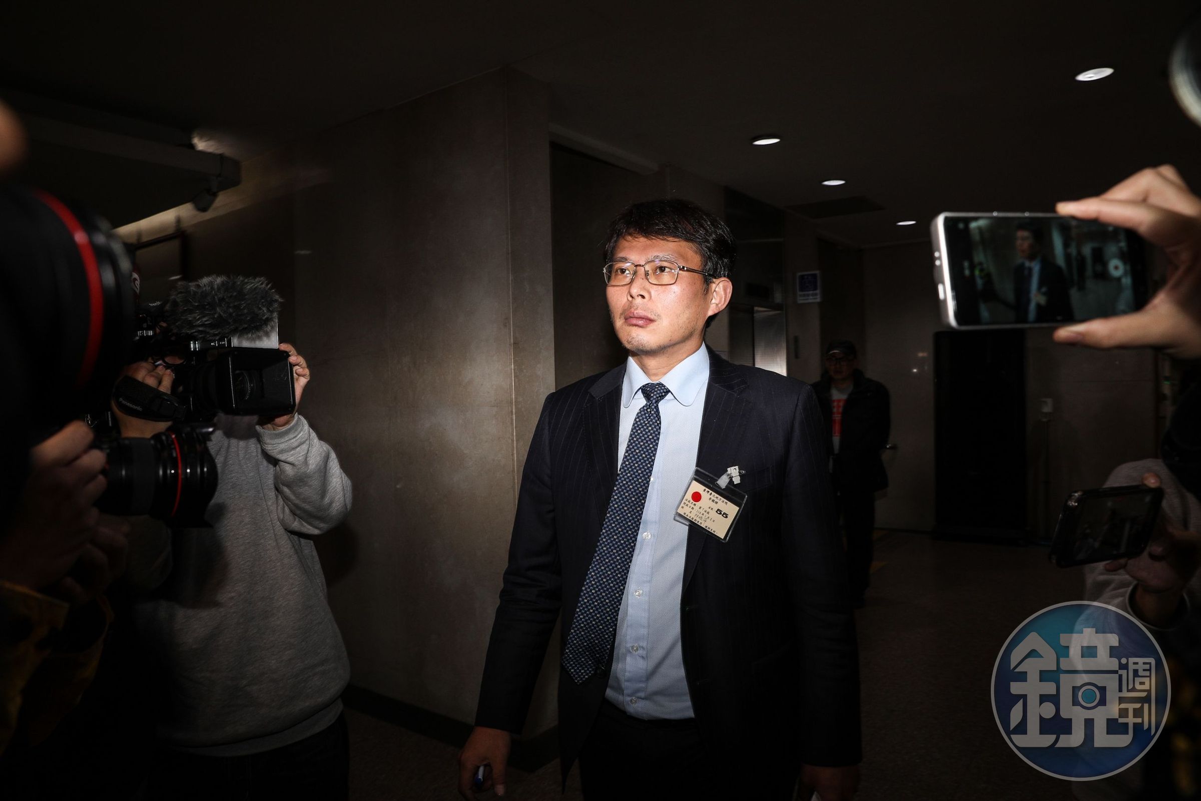 羈押庭還沒結束時,民眾黨代理主席黃國昌神色凝重走出來。