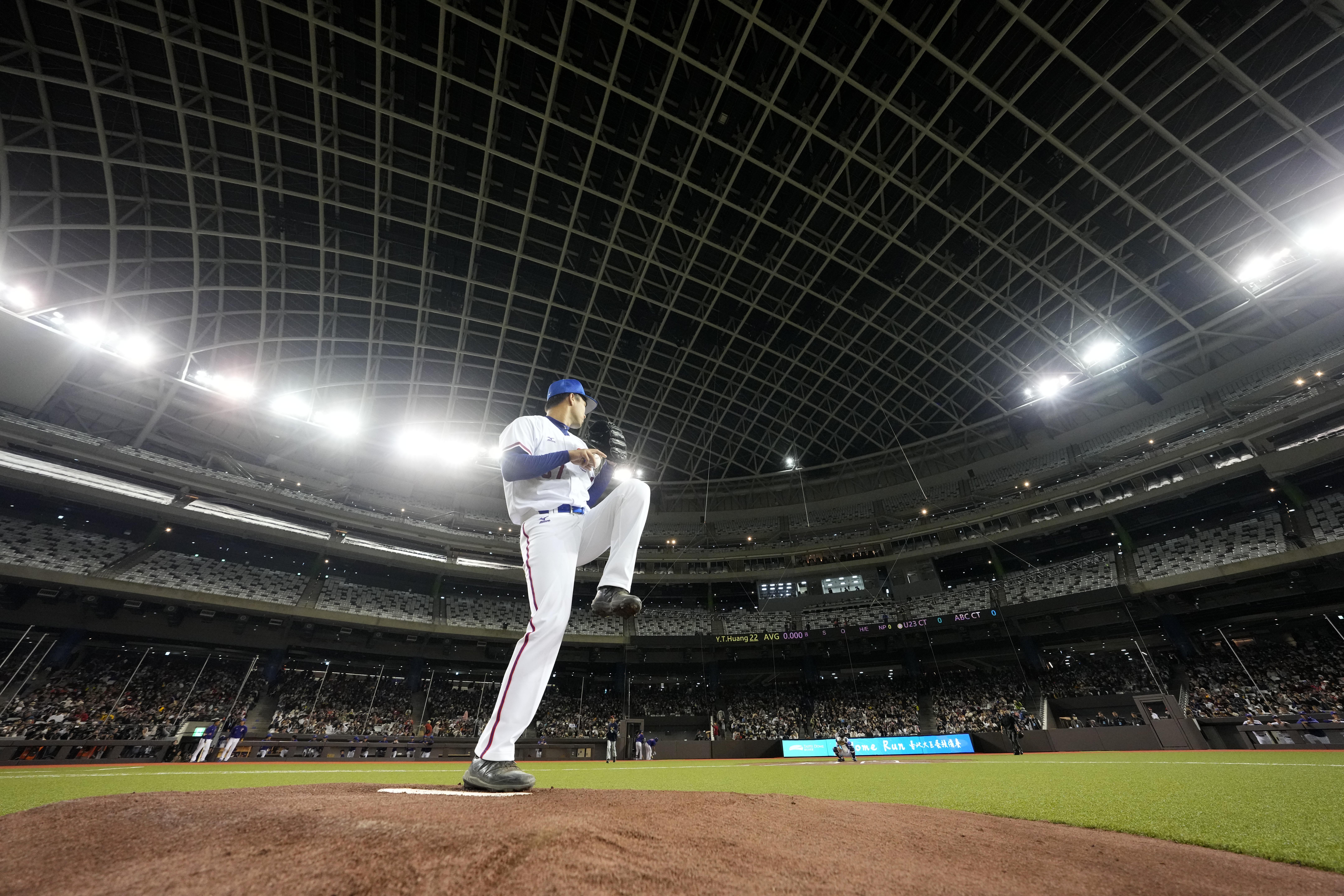 台北大巨蛋即將舉辦棒球亞錦賽，網路上卻出現高價轉售的門票，體育署表示下週即將排審修法，打擊黃牛。（台北市體育局提供）