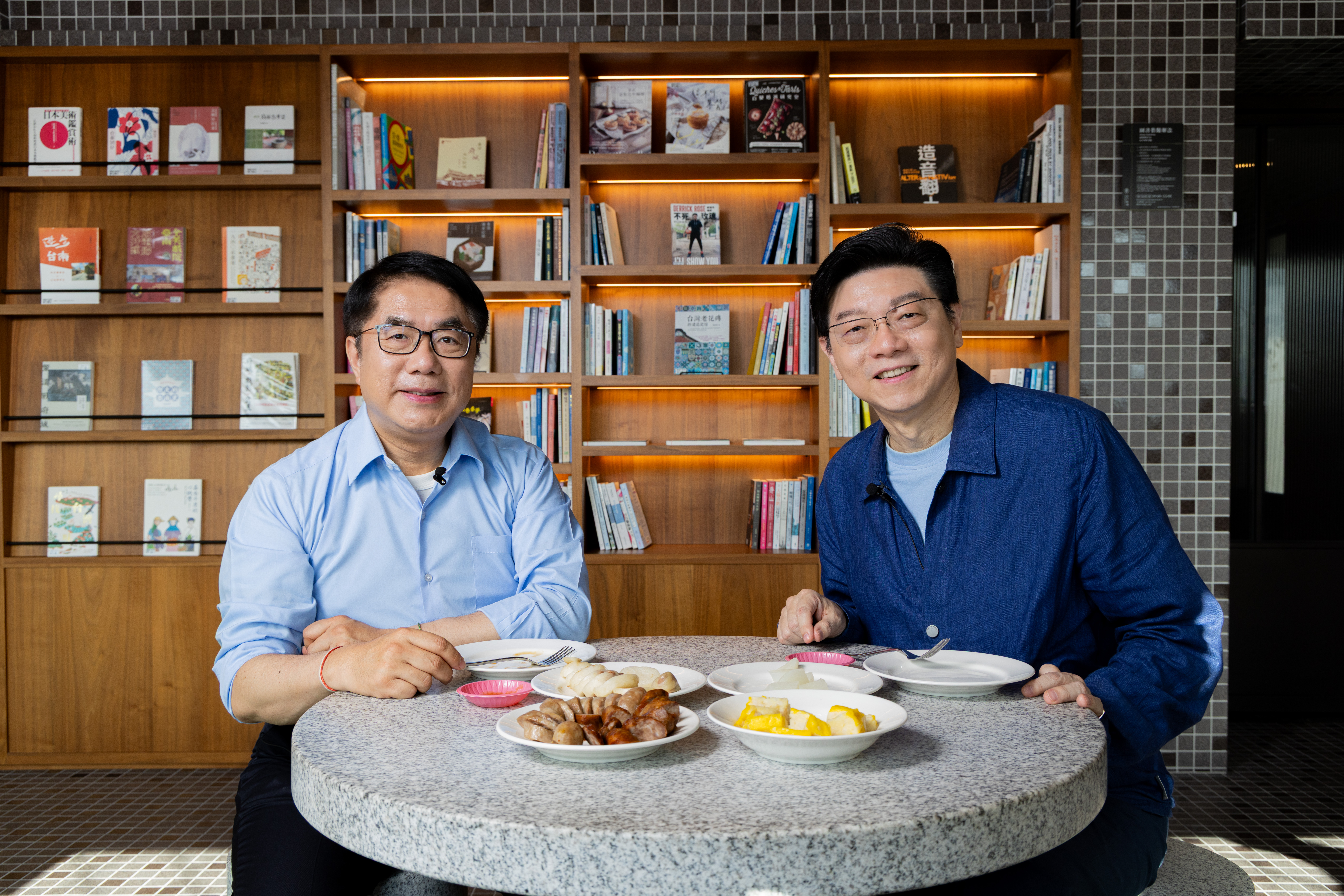 我訪問台南市長黃偉哲的時候,他提醒我說,台南的老店很多,通常都圍繞在廟宇和市場附近。