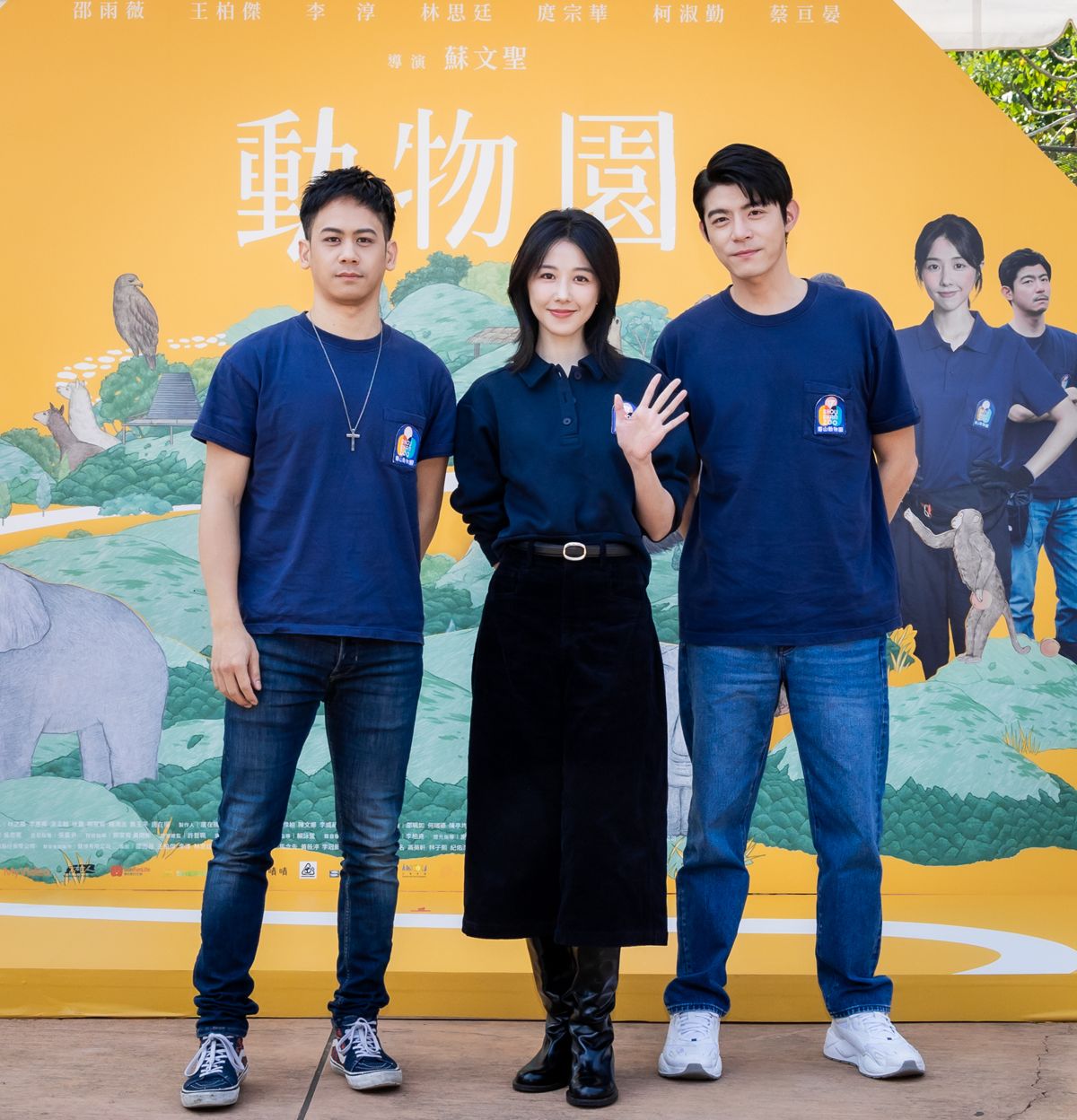李淳睽違1年再訪非洲象阿里，仍記得彼此。（南瓜電影有限公司提供）