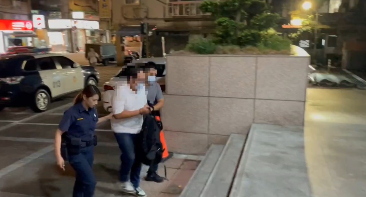 警方偵訊後將李姓車手依詐欺罪送辦。(翻攝畫面)