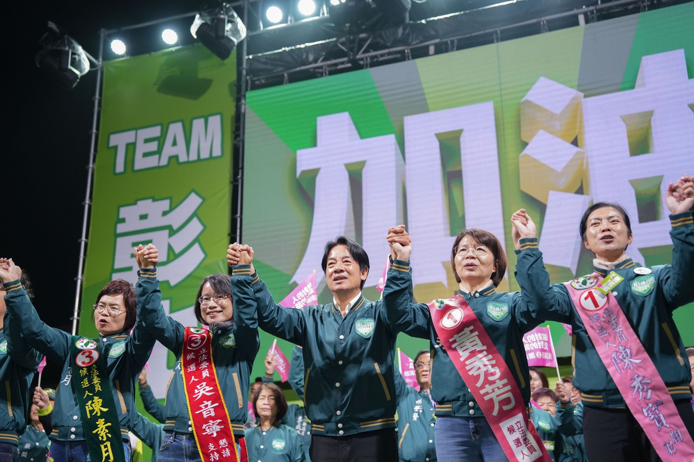 賴清德5日晚間在彰化溪洲,為吳音寧、陳素月、陳秀寶、黃秀芳等綠營候選人站台。(翻攝自賴清德臉書)