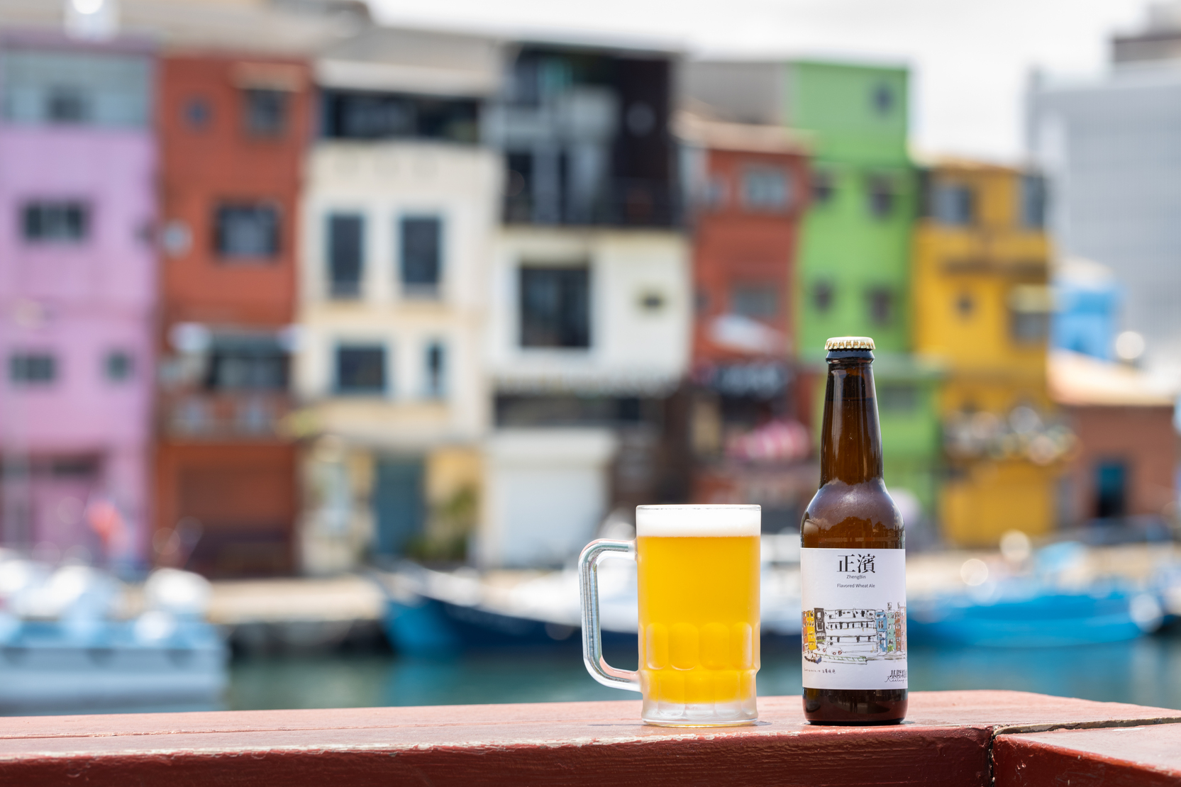 在正濱漁港啜飲「正濱」精釀啤酒才是最接地氣的事。（160元／瓶）