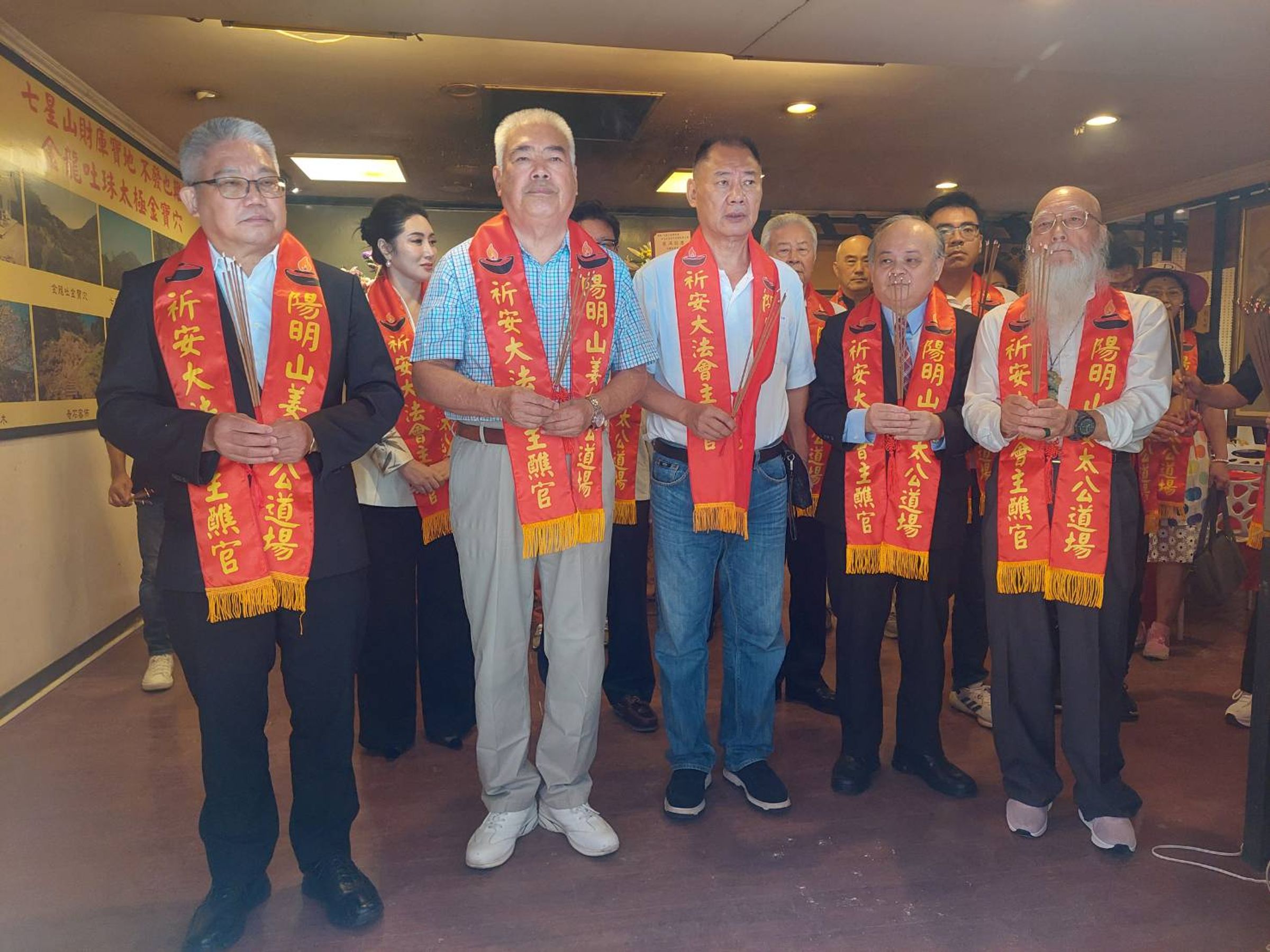 黃金舜、徐定禎、季麟連、曾鼎文、王曼酈等政商界人士及海內外信徒齊聚,為姜太公慶生。(陽明山姜太公道場提供)