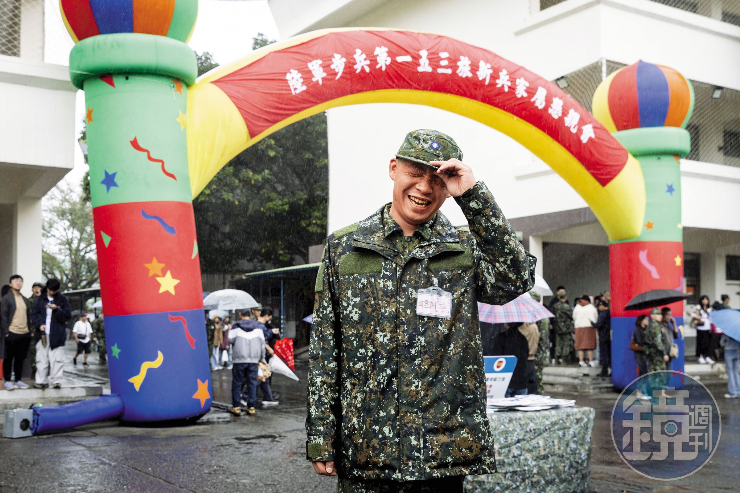 去年12月,蔡智豪邀我們出席懇親會,他婉拒拿著軍隊準備的造型手牌拍照,但心情不錯。