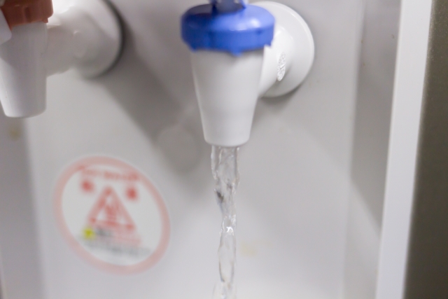 環境部預告修正飲用水標準納入致癌「全氟化合物」，超標最高罰60萬。（示意圖，photoAC）