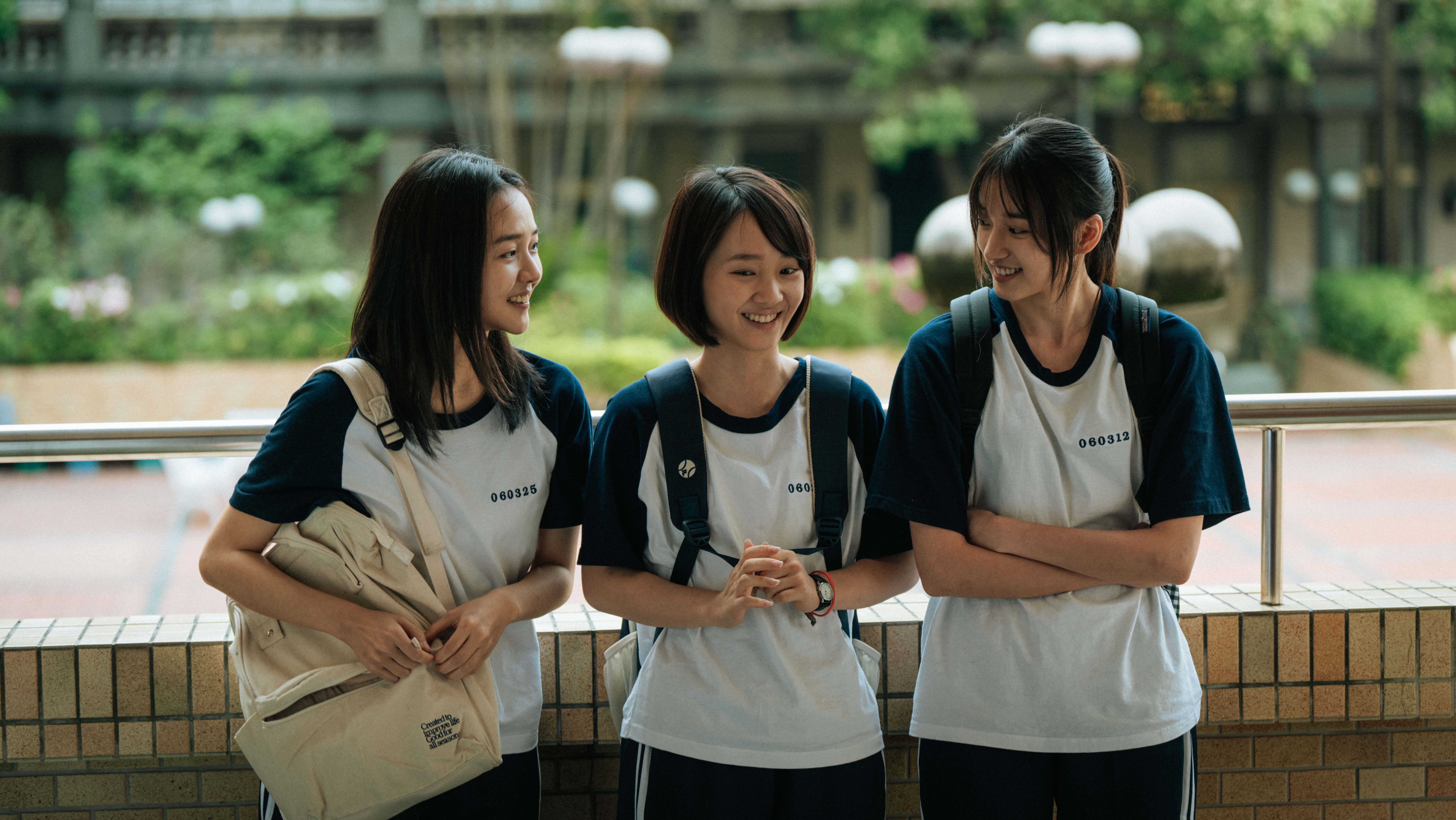 林廷憶、方郁婷、陳昕葳（左起）在《回魂計》中飾演關鍵女兒角色，與舒淇、李心潔、賈靜雯三影后同台飆戲。（Netflix提供）