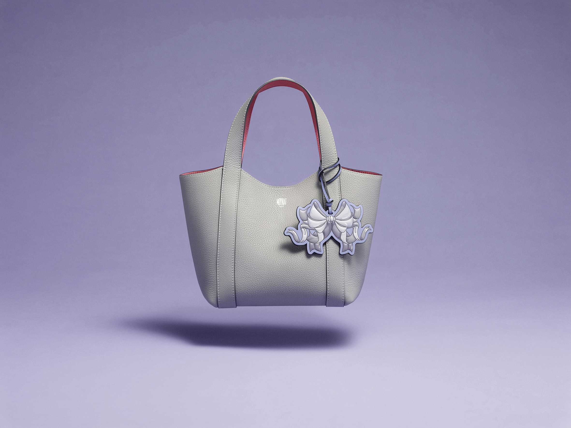 Le Duo BB七夕限定系列霧灰NT$56,400、蝴蝶結吊飾 NT$9,400。（MOYNAT提供）