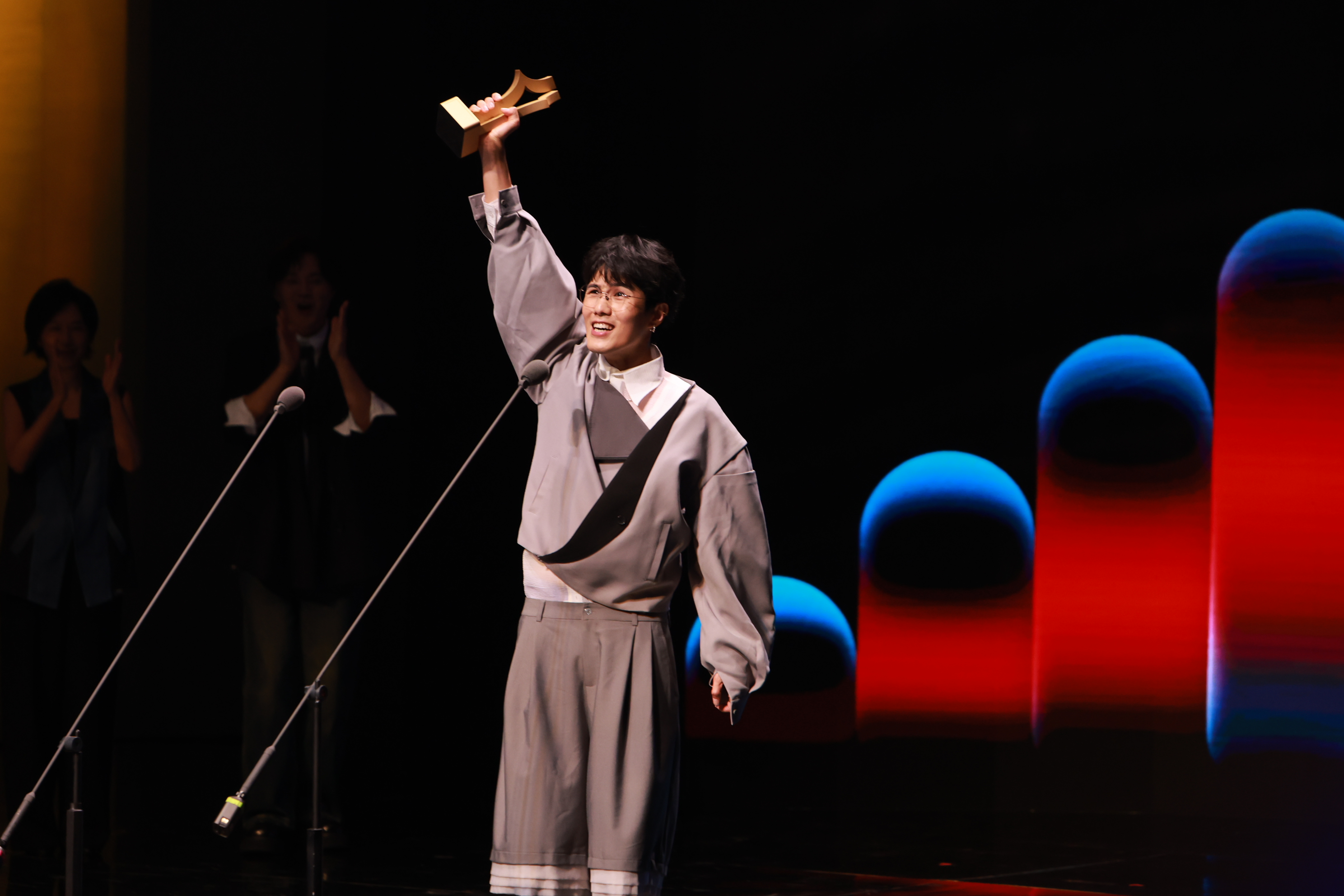 外送人生翻轉舞台 宮能安奪台北戲劇獎音樂劇男演員 張雅涵跨海18年圓夢封后